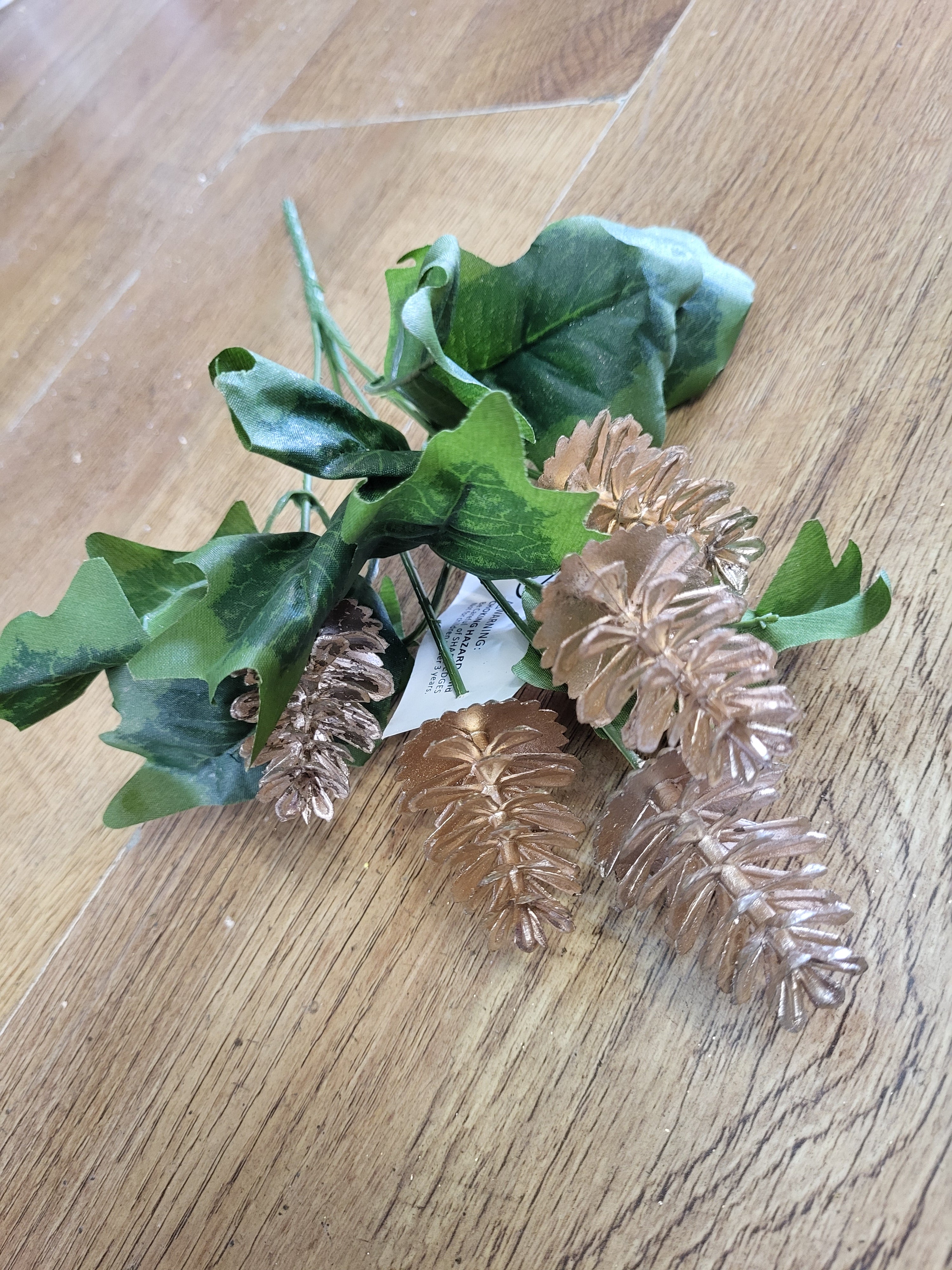 Plain holly leaves with metallic cones  - 3 colours available image 1