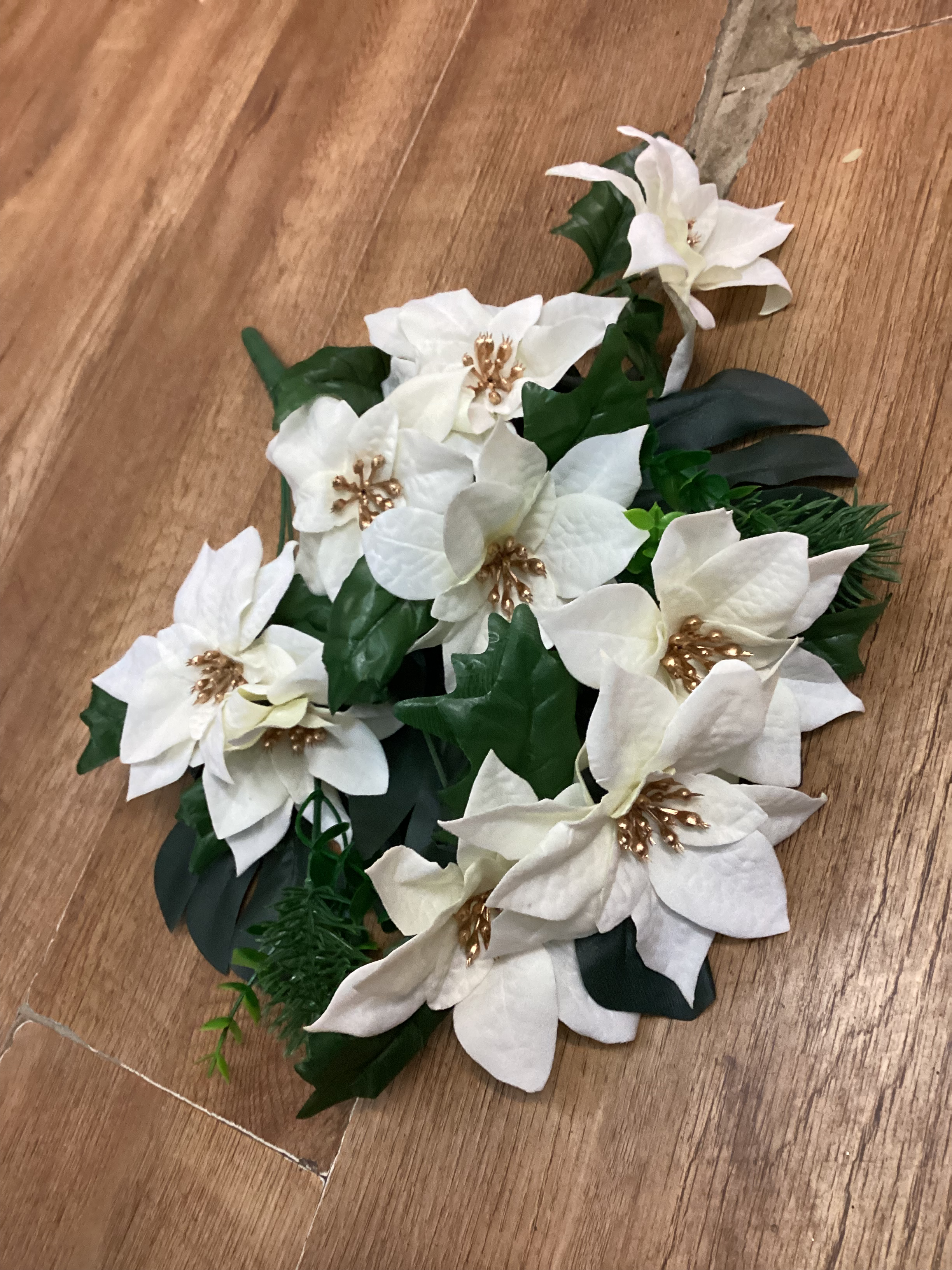 Flat back poinsettia bunch - cream image 2