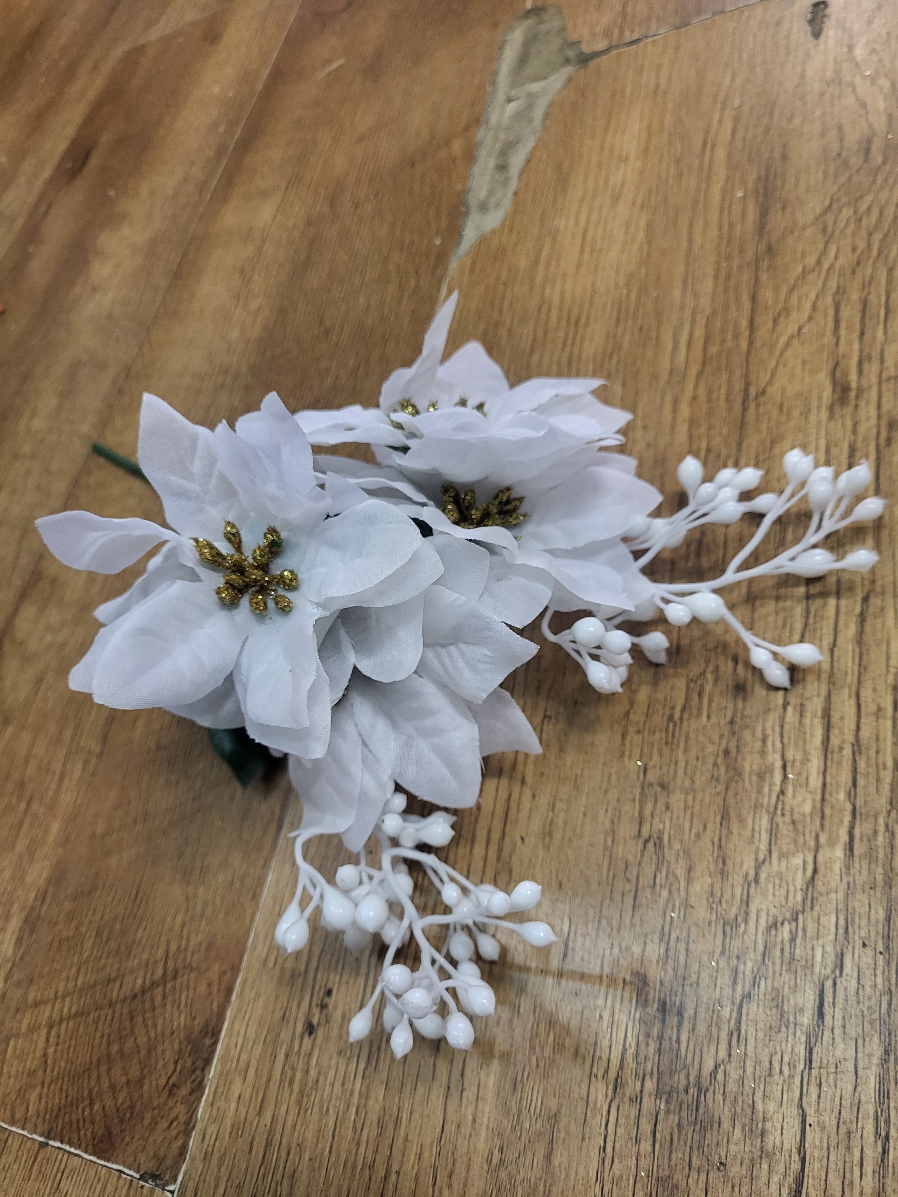 Poinsettia and berry bunch  - 2 colours available image 3