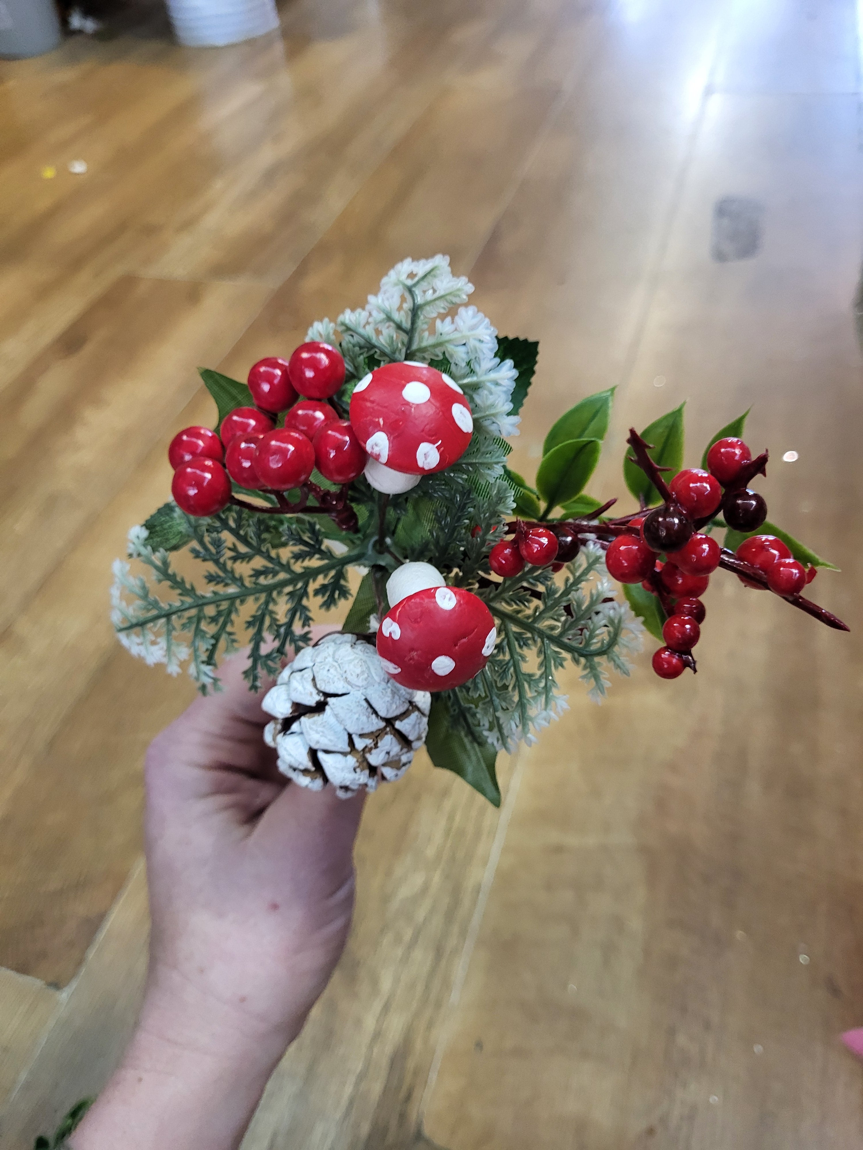 Miniature mushroom and berries pick image 1