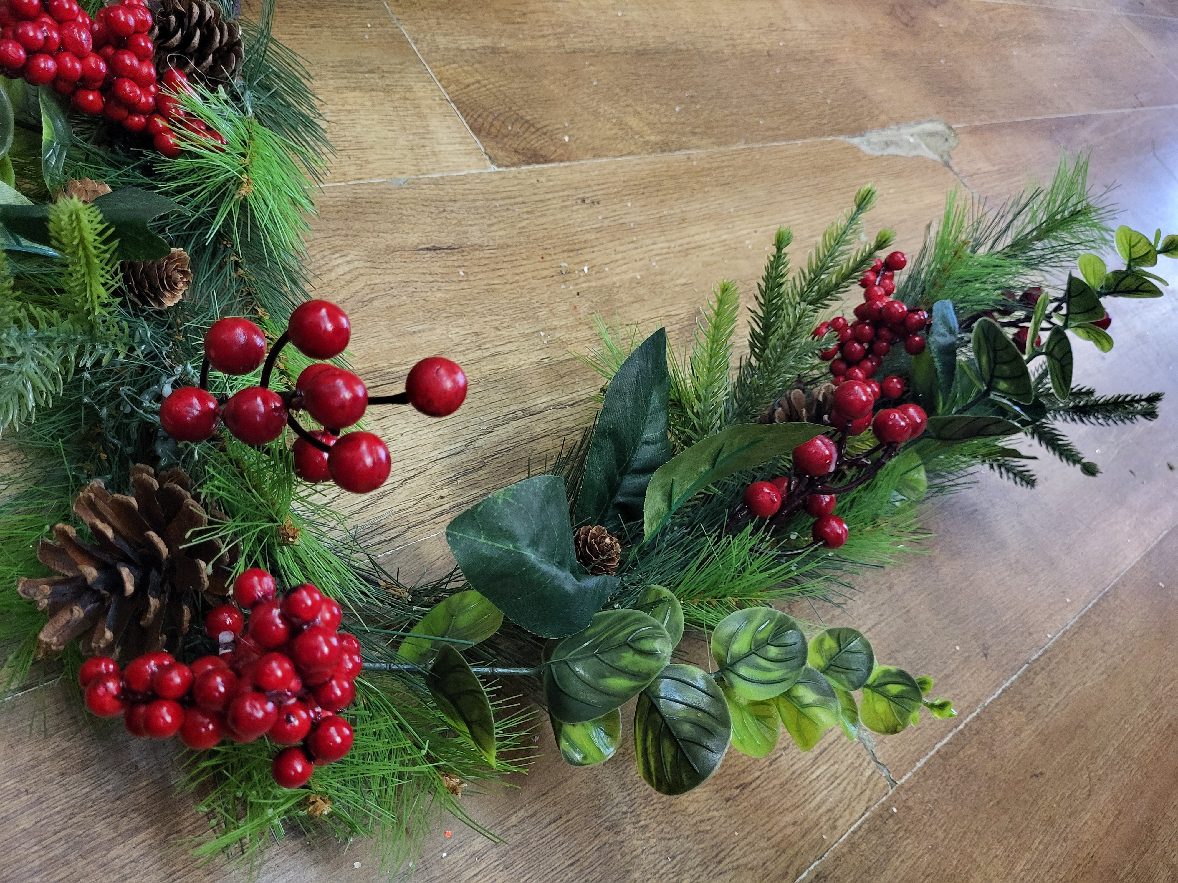 120cm Woodland eucalyptus and berries garland image 7