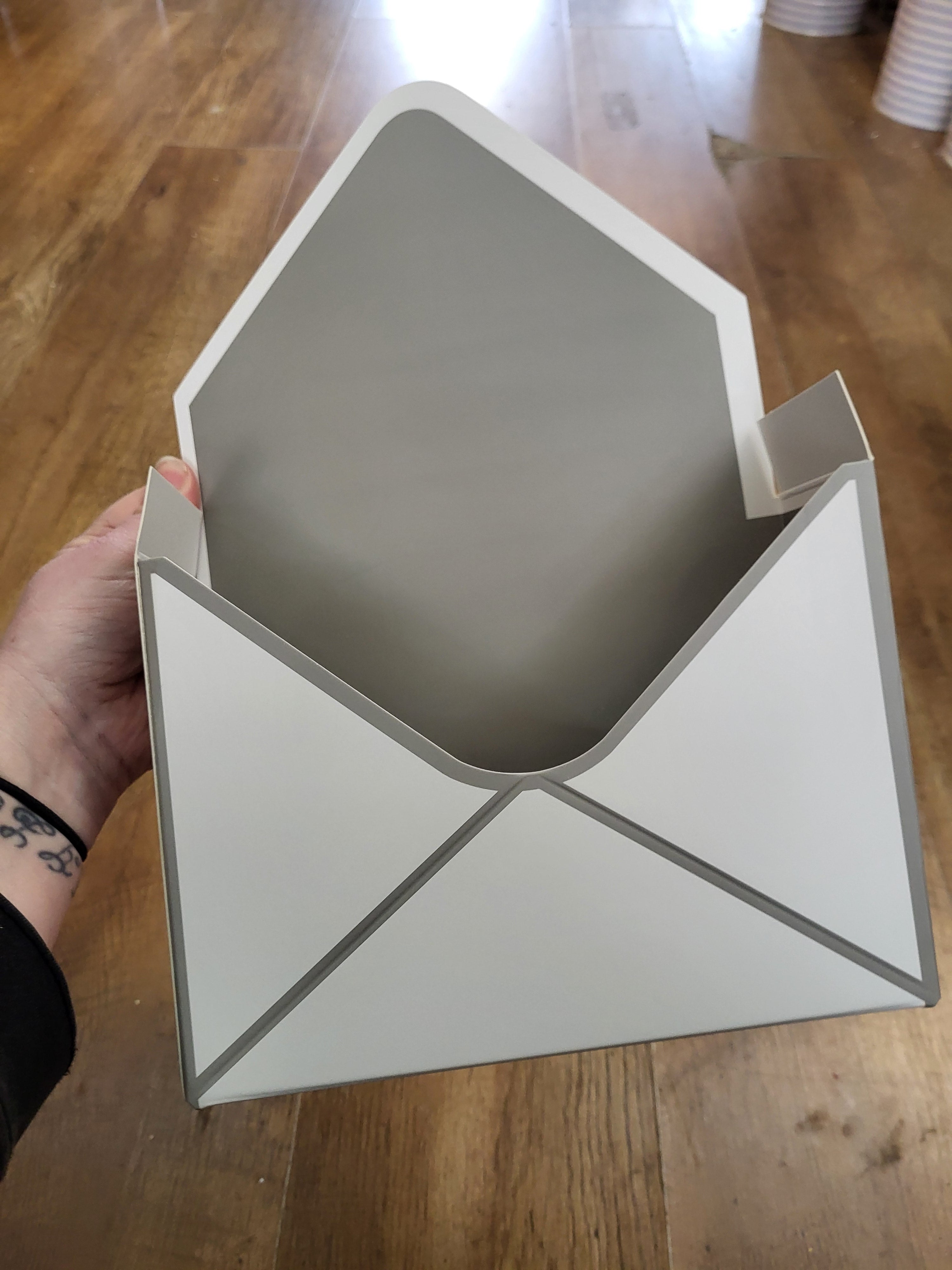 Grey/white floral envelope box  image 1