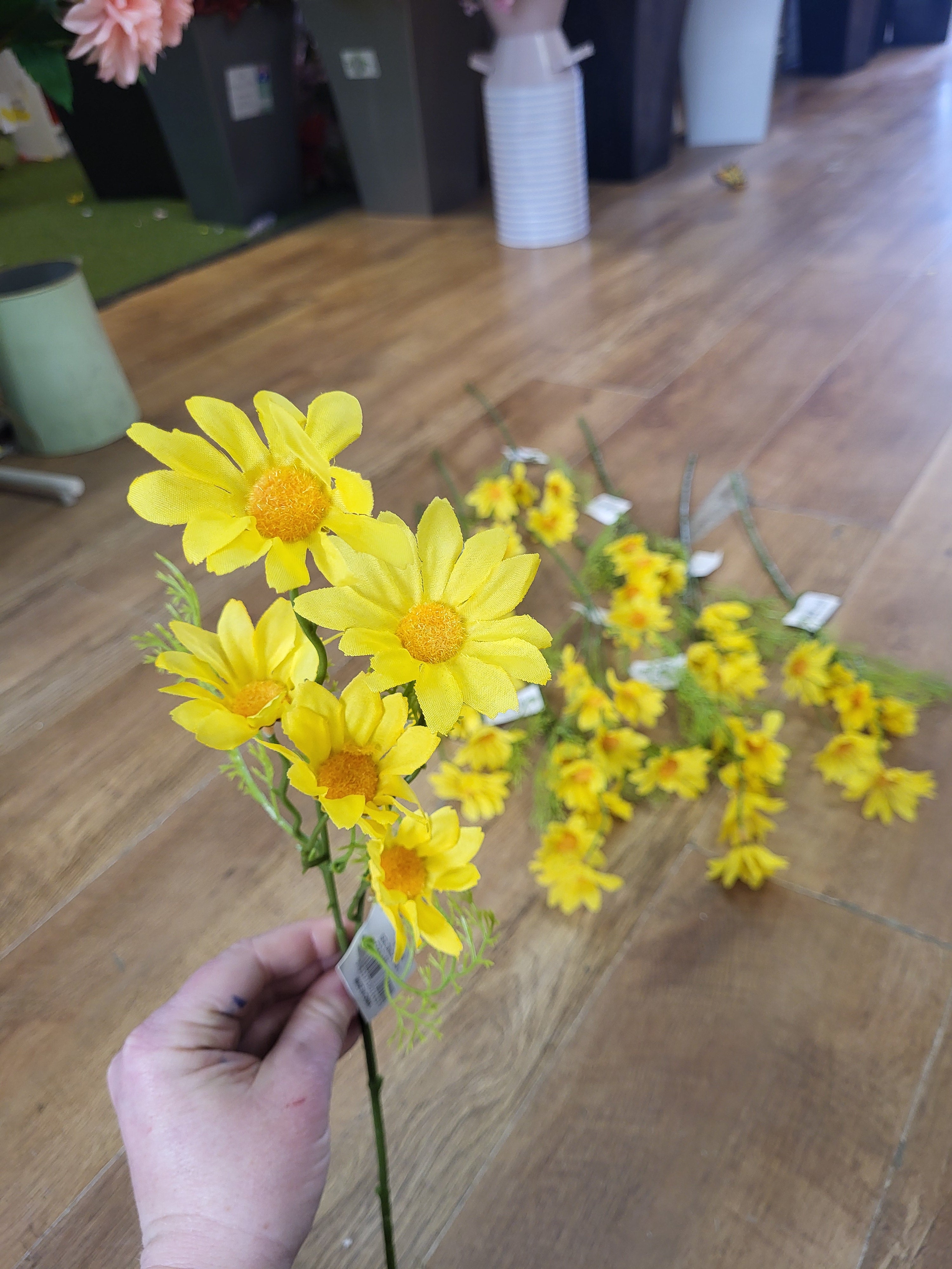 Bundle of 10 medium length Yellow daisy sprays image 1