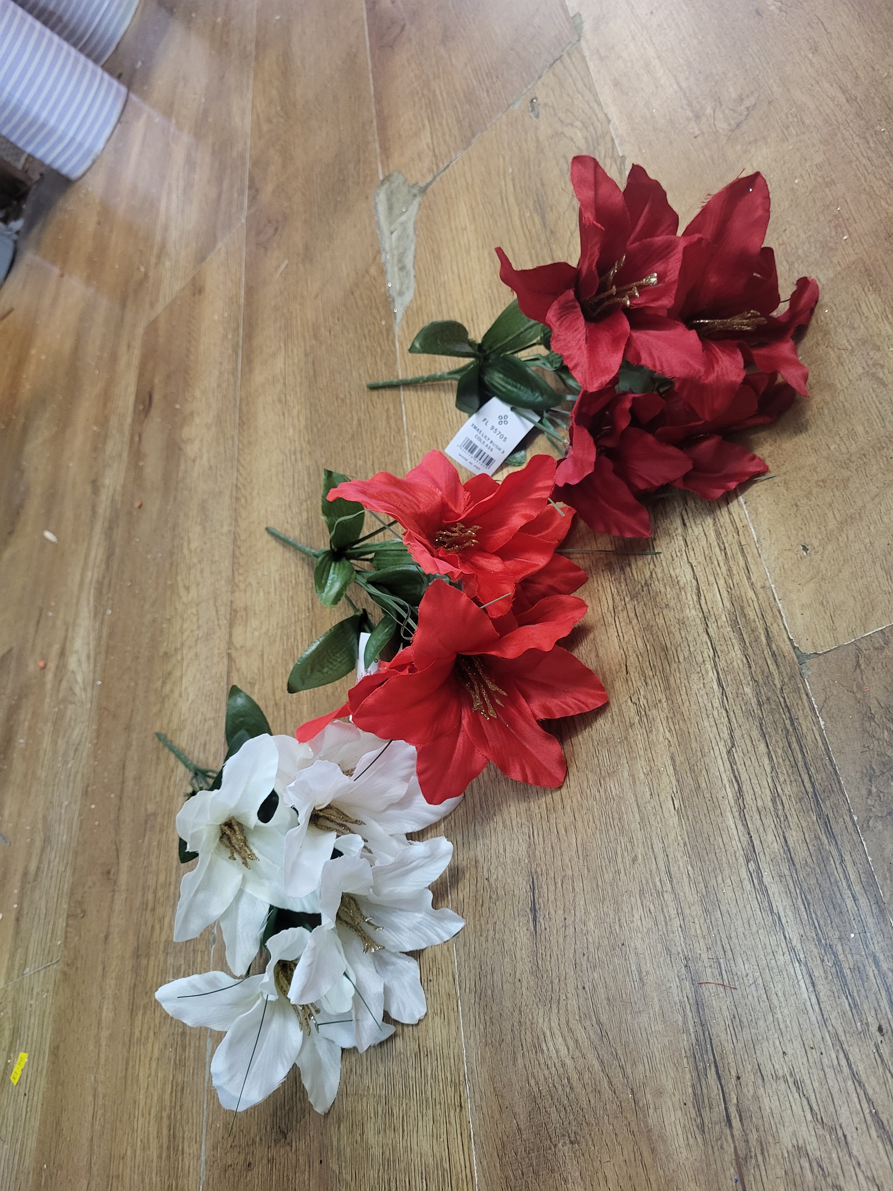 Christmas lily bunch  - 3 colours available image 0