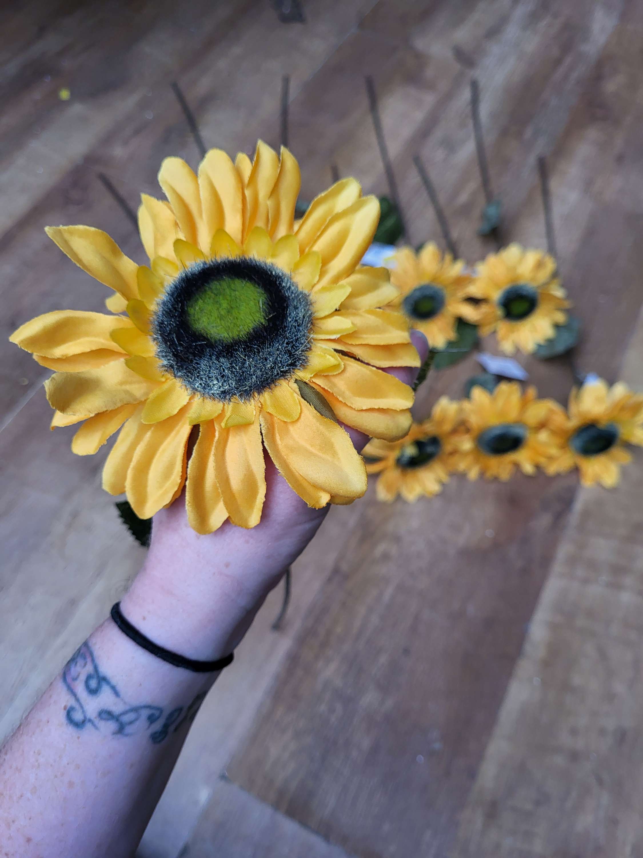 Bundle of 10 medium length sunflowers image 5
