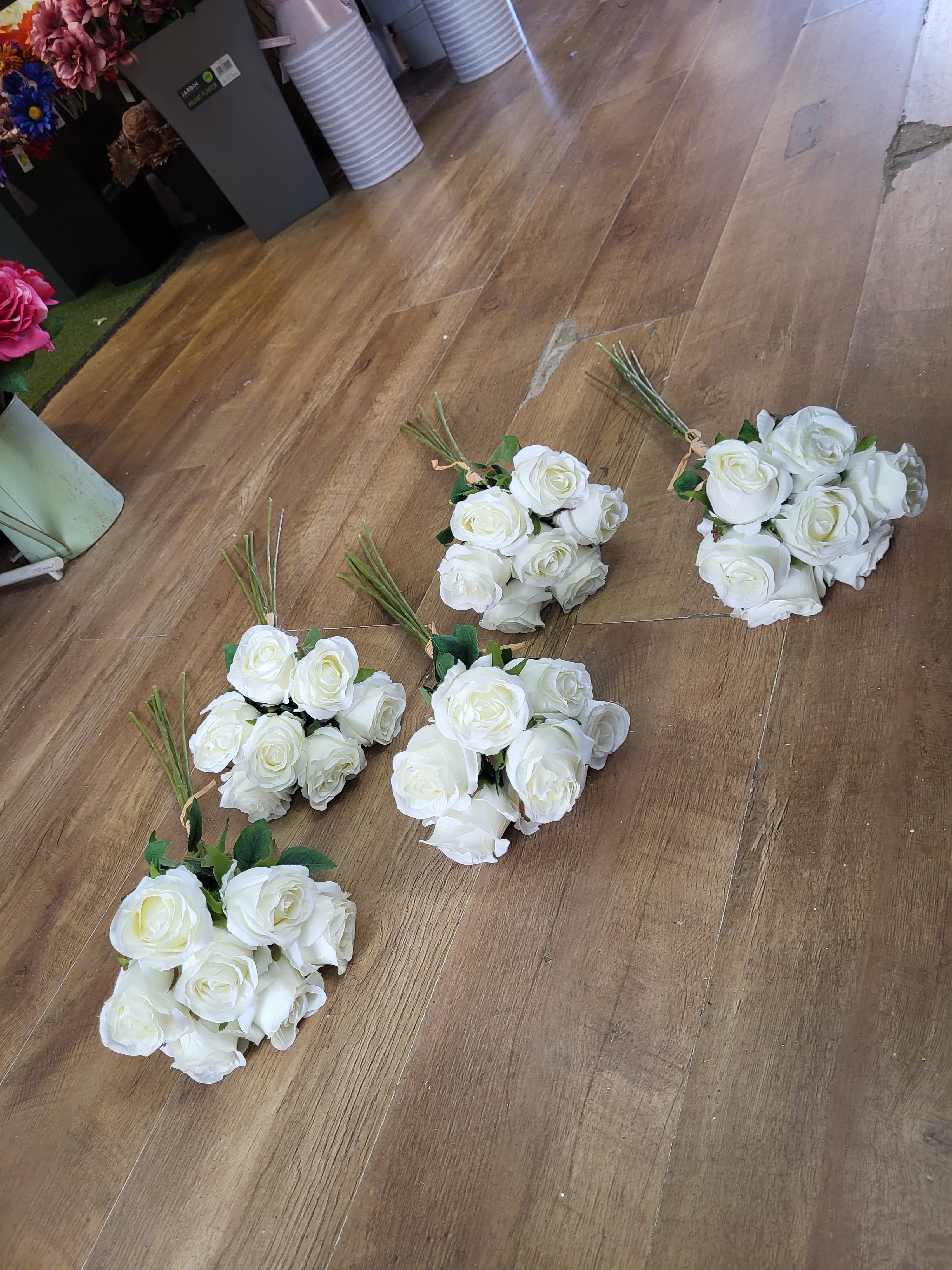 5 bunches of hand tied bundles of 7 ivory long stem roses image 1