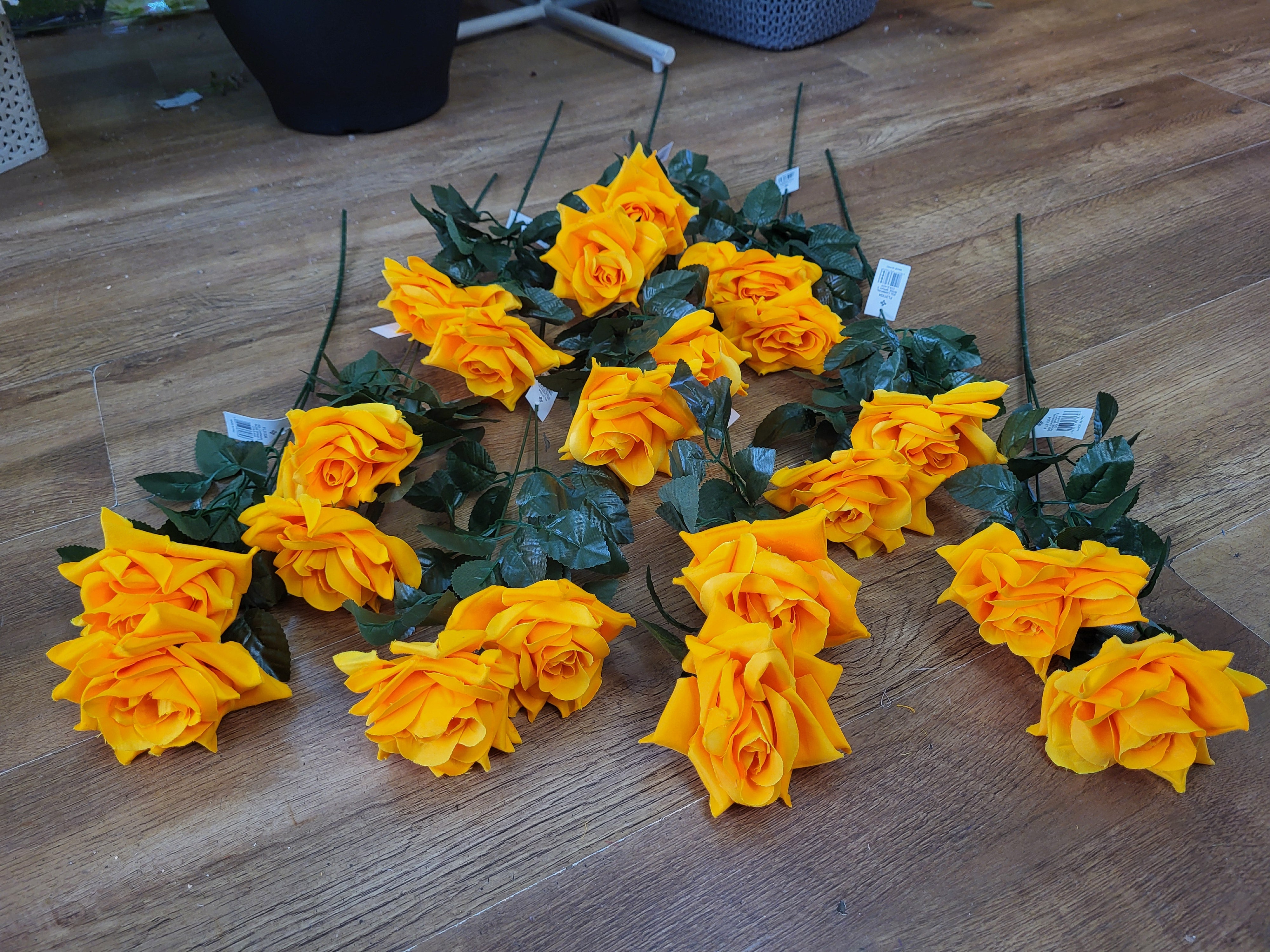 Bundle of 10 long stem 2 headed Carnival roses - bright yellow image 1