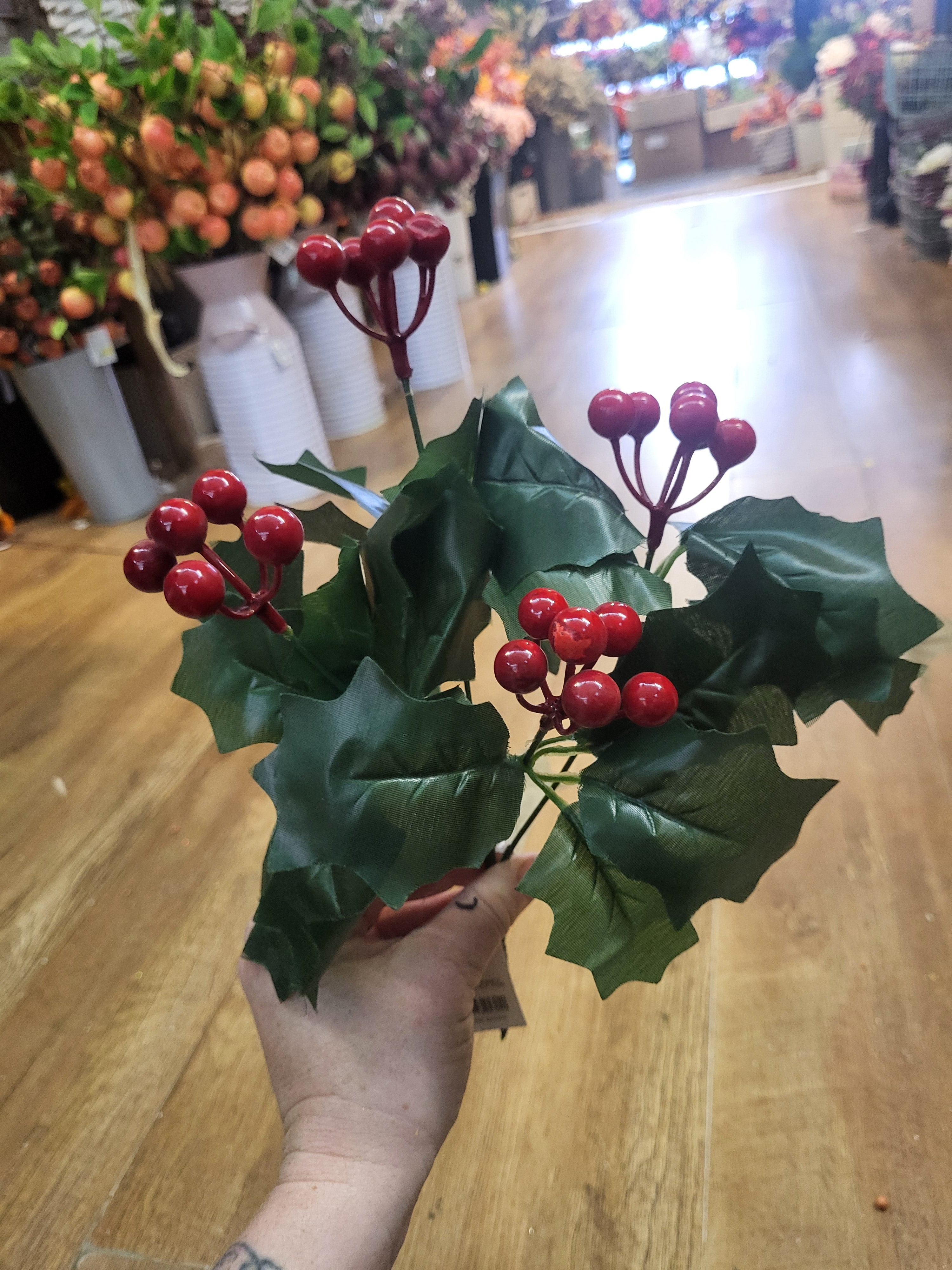 Plain green Holly bunch  image 0