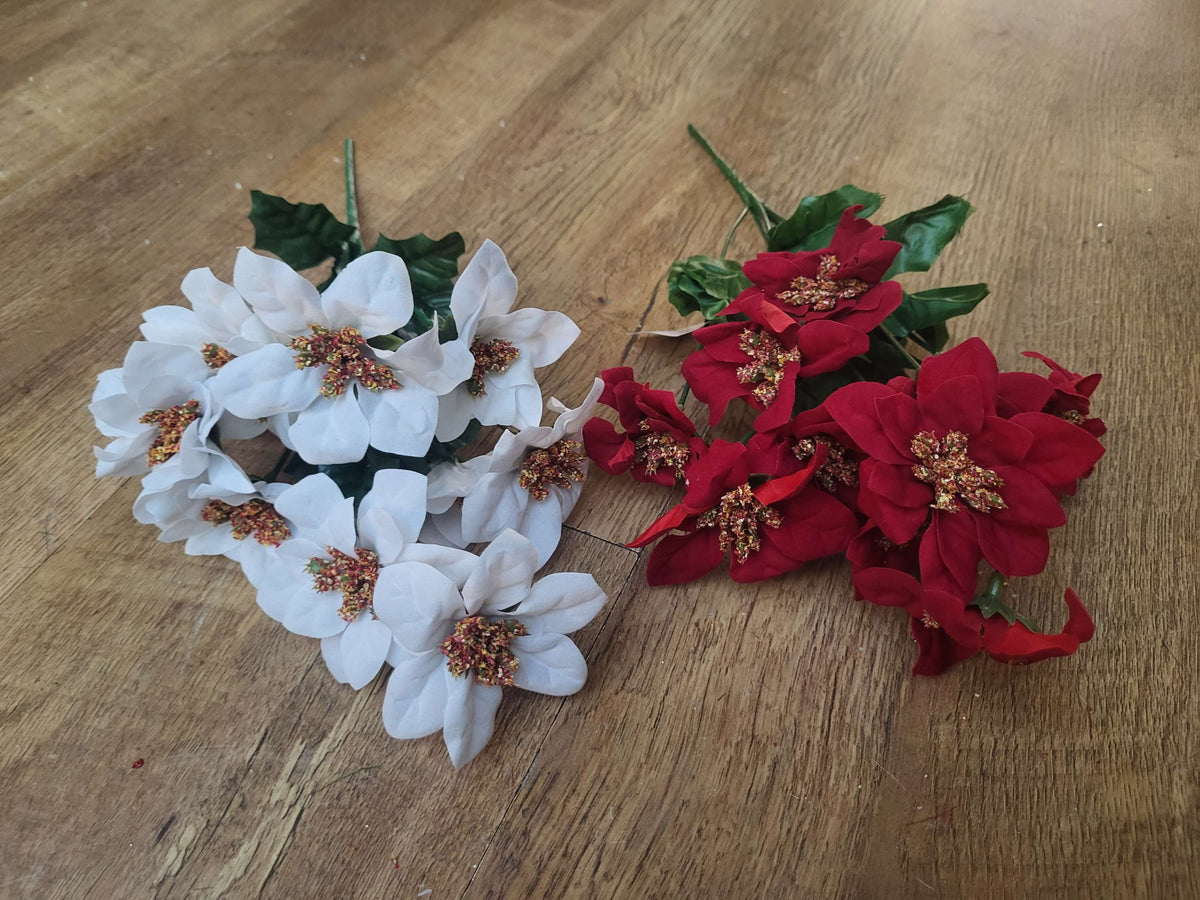 Mini poinsettia bunch - 2 colours available image 0