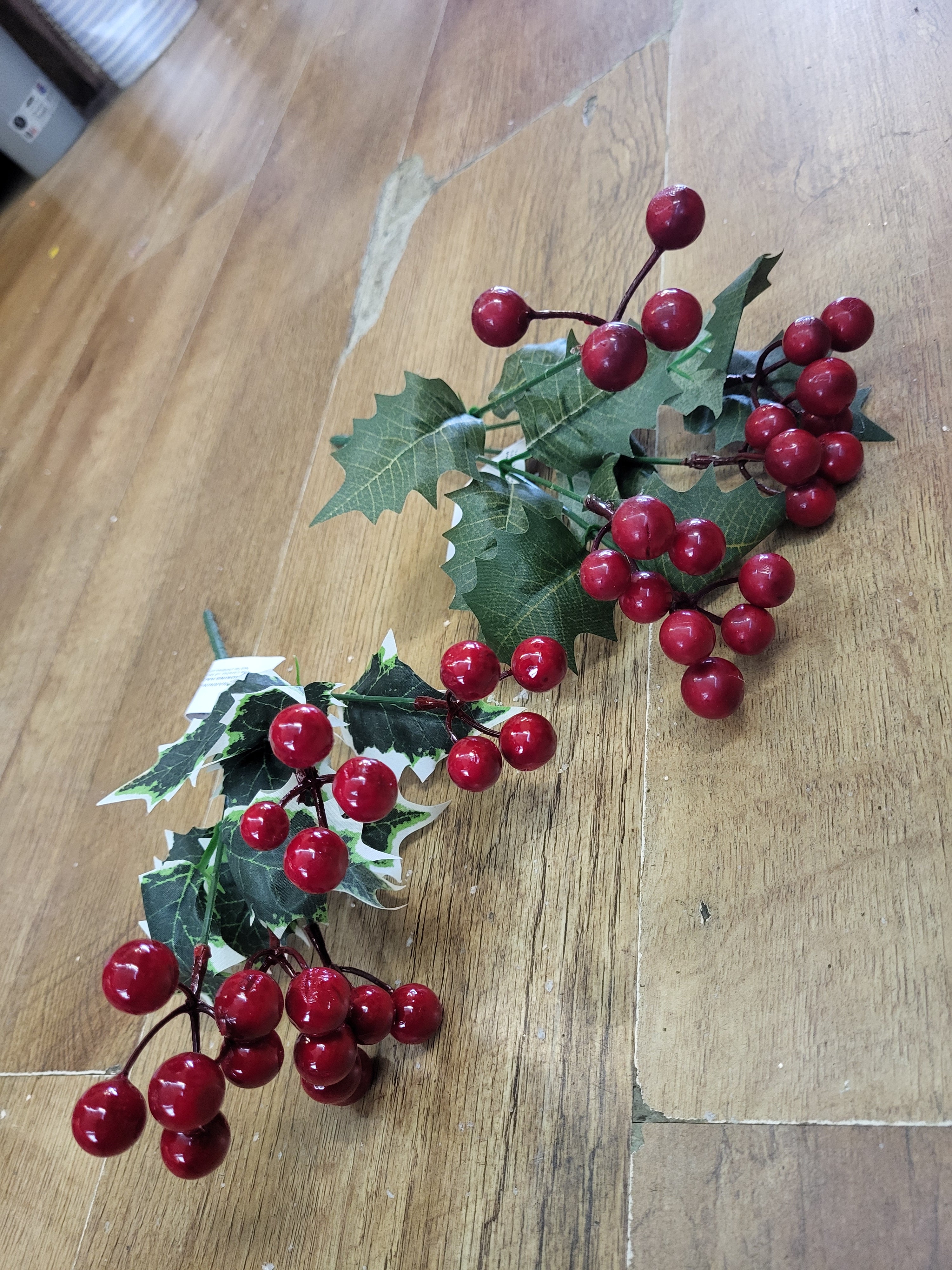 Holly bunch - 2 styles available image 0