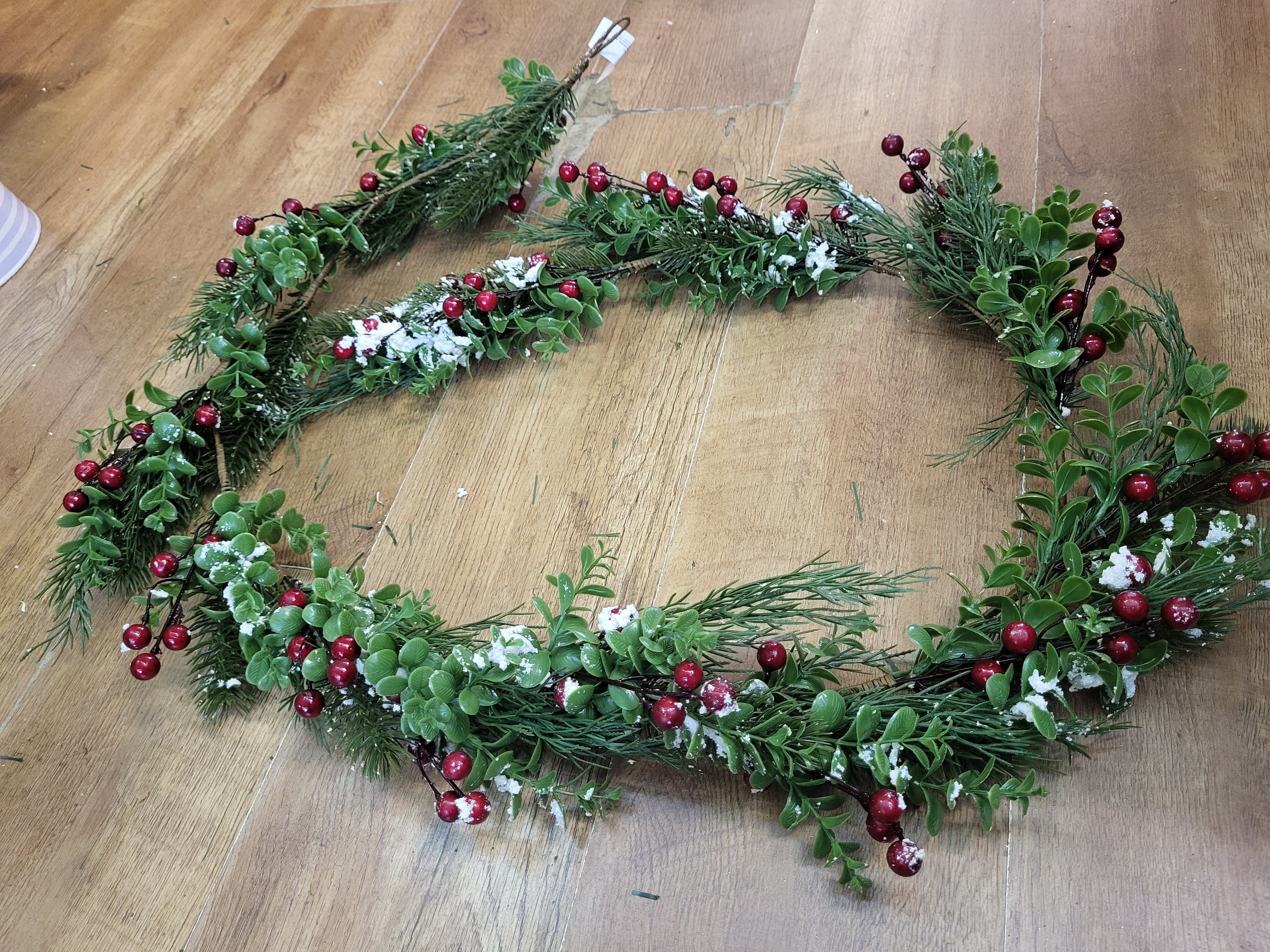 Snowberry/eucalyptus/pine garland  image 4