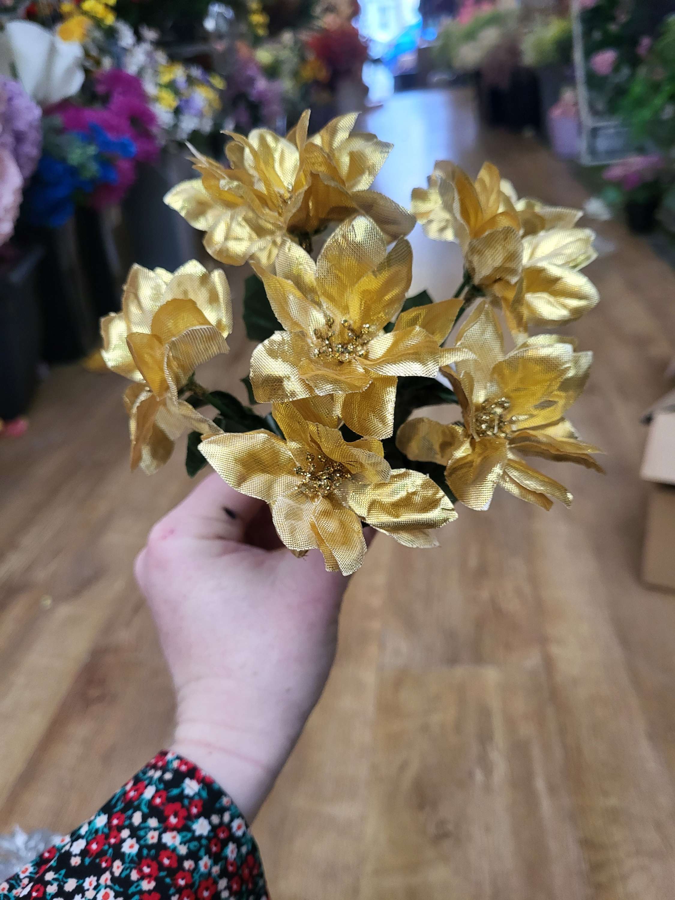 Mini poinsettia bunch - 4 colours available image 9