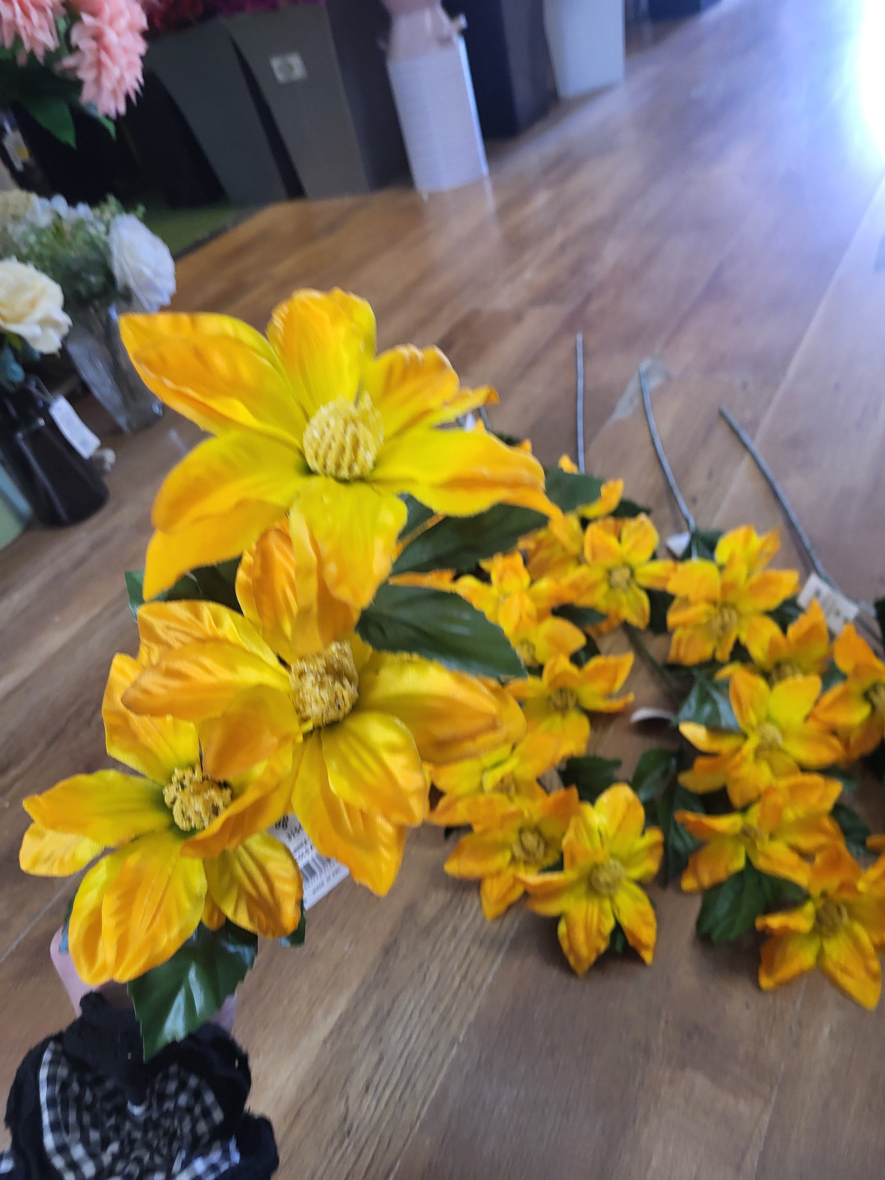 Bundle of 10 long stem 3 headed Yellow zinnia sprays image 0