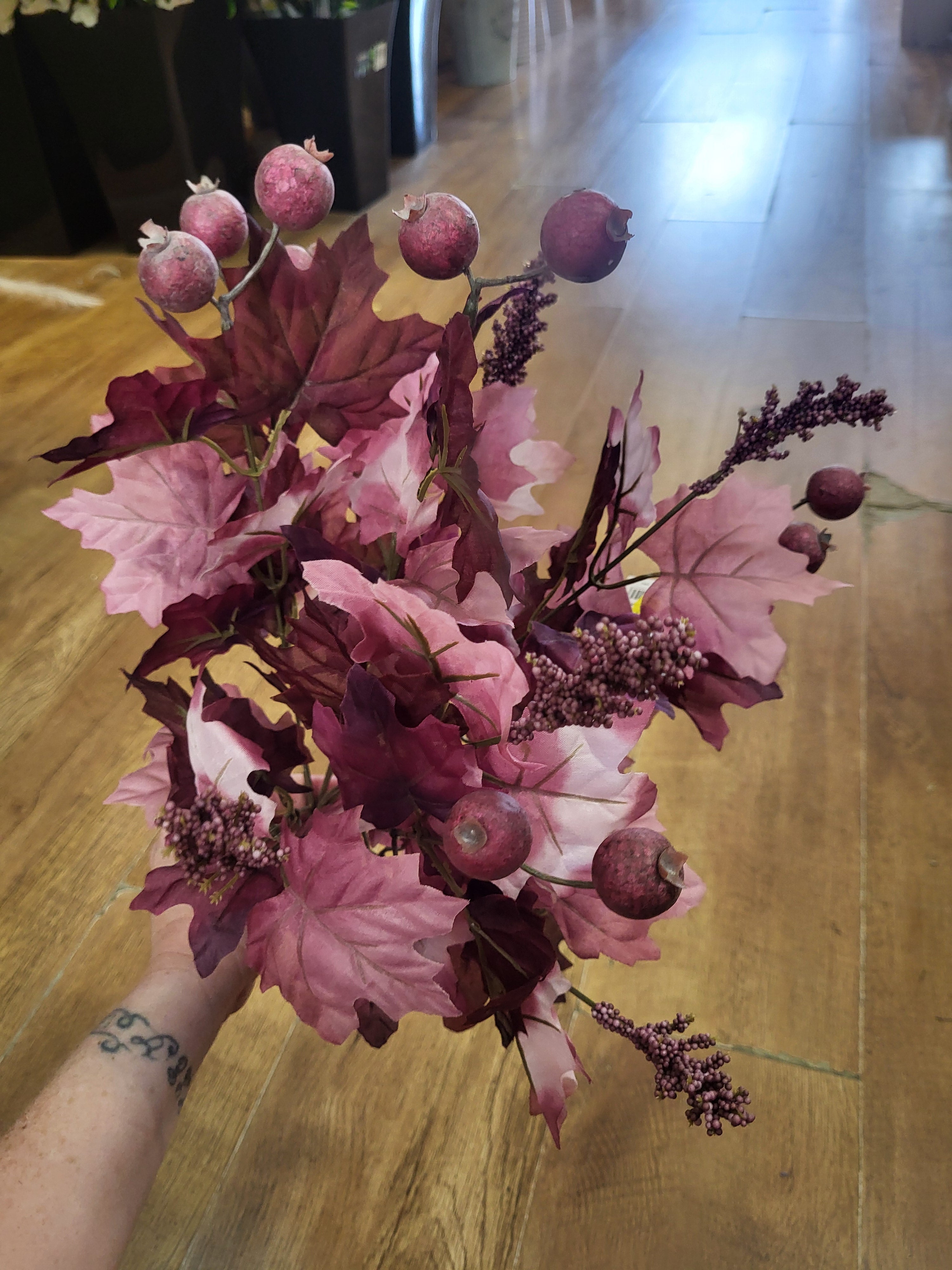 Large purple/mauve autumn maple leaf and berry bunch image 5