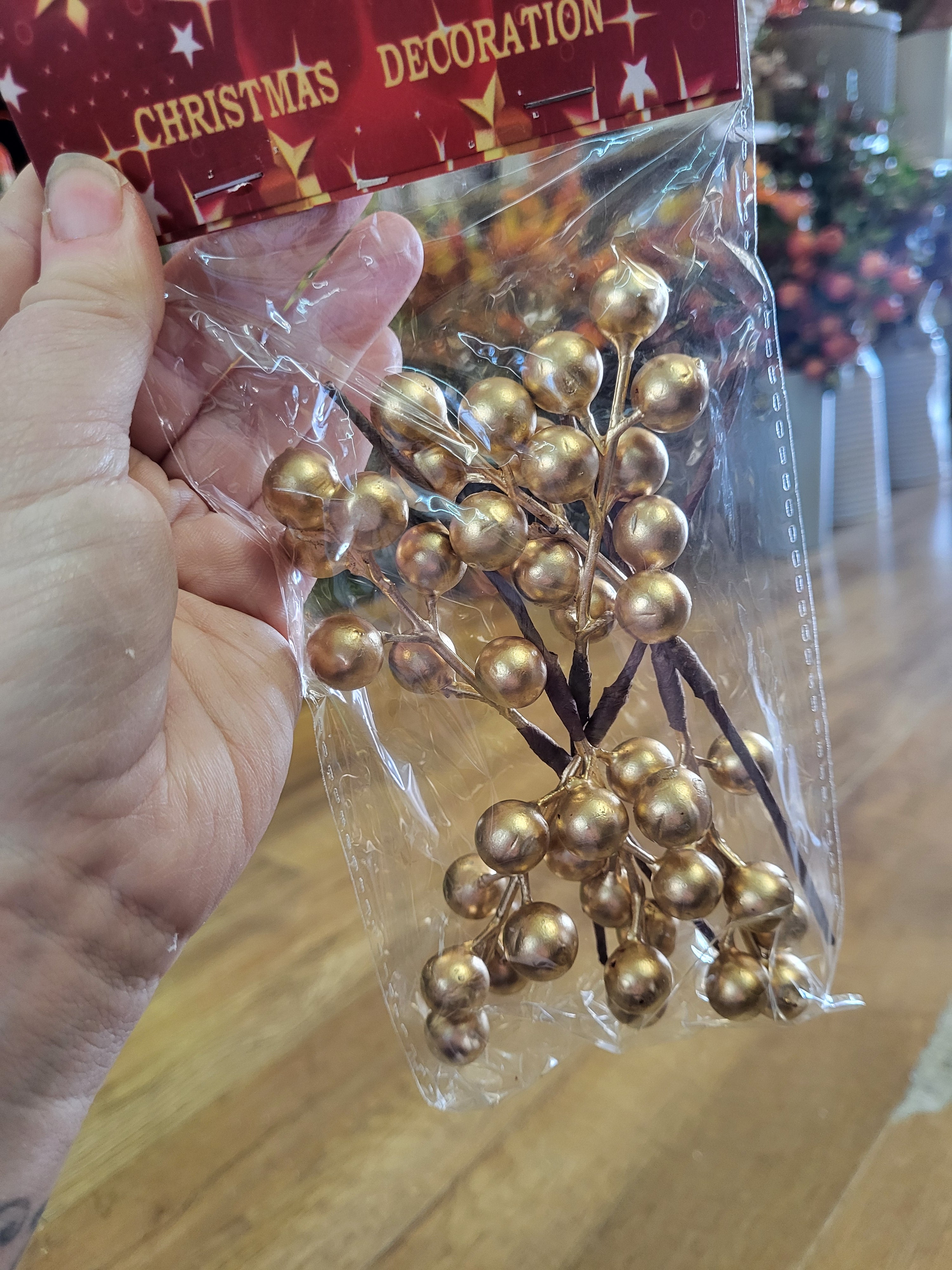 Pack of gold berry picks image 0