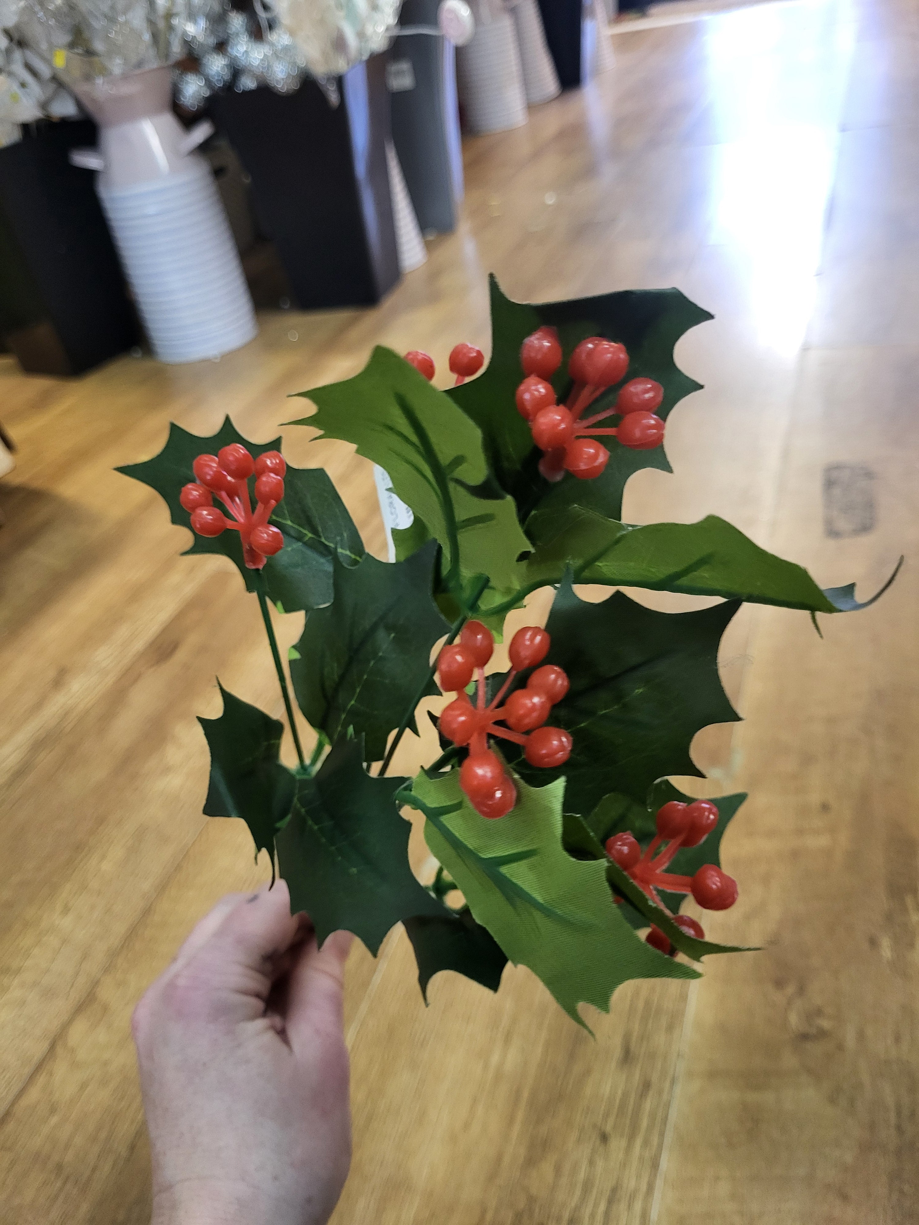 Small berry holly bunch - 2 colours available image 6