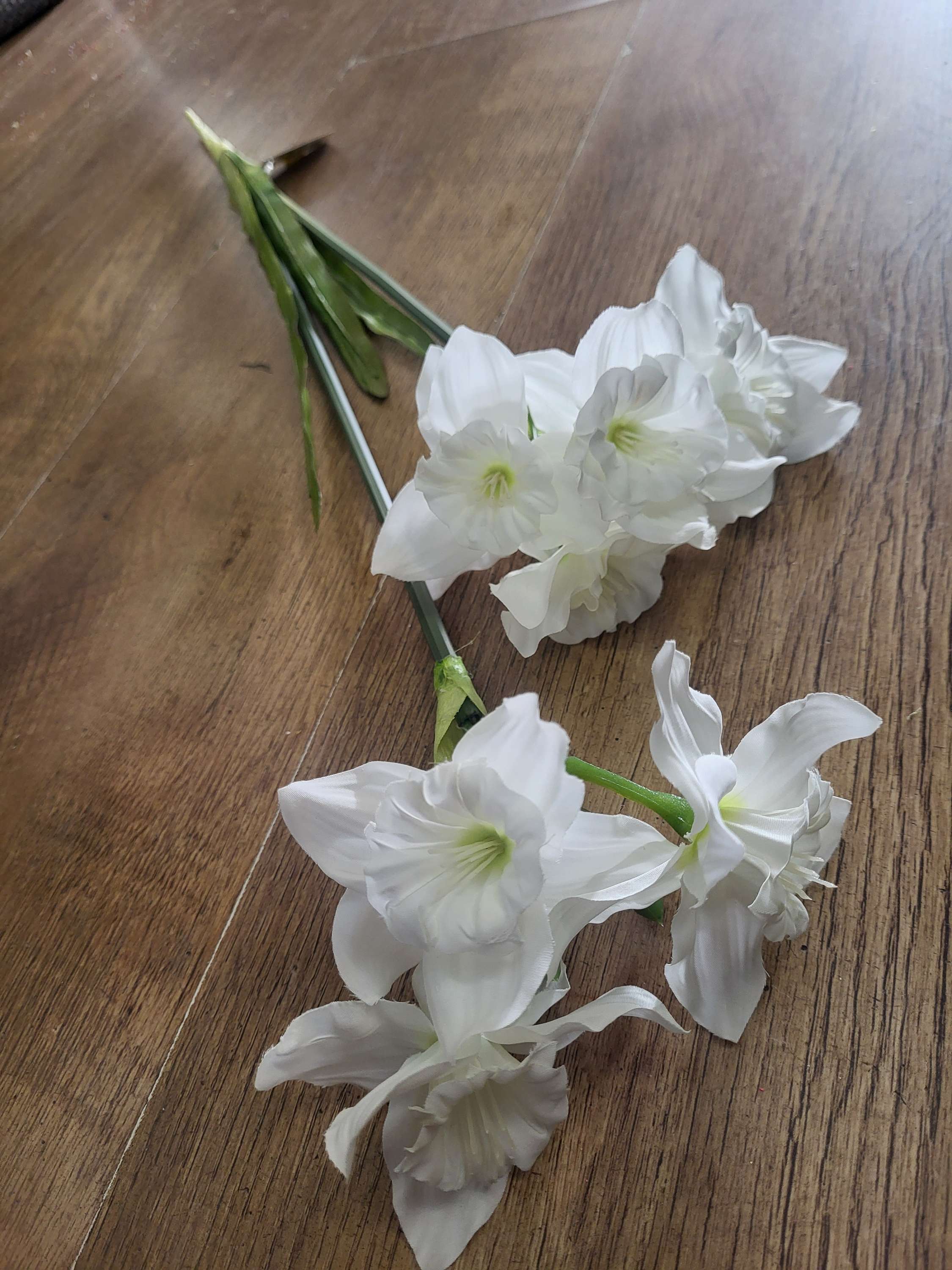 Long stem white ruffled daffodil spray image 2