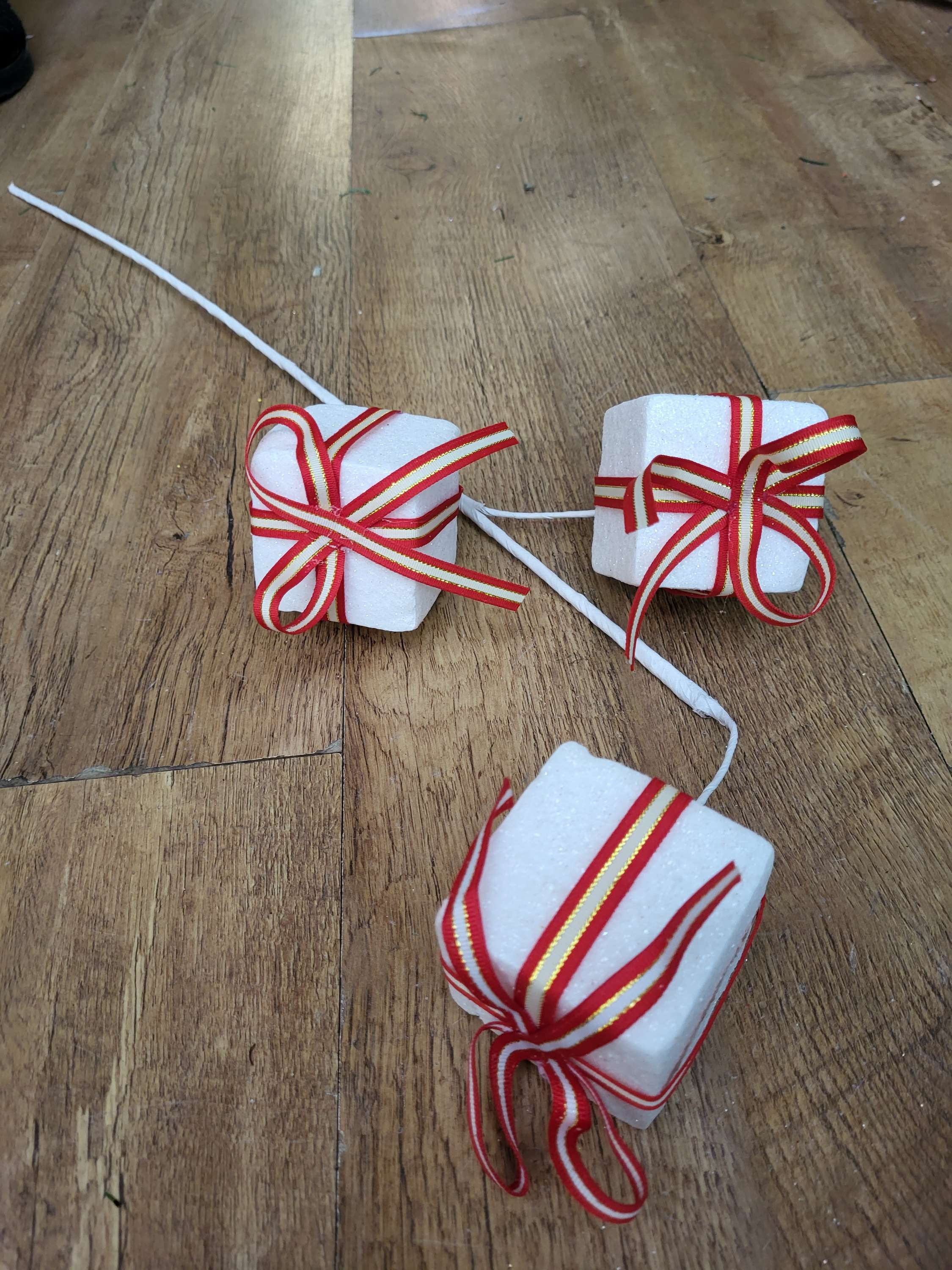 Long stem red and white triple gift stem image 0