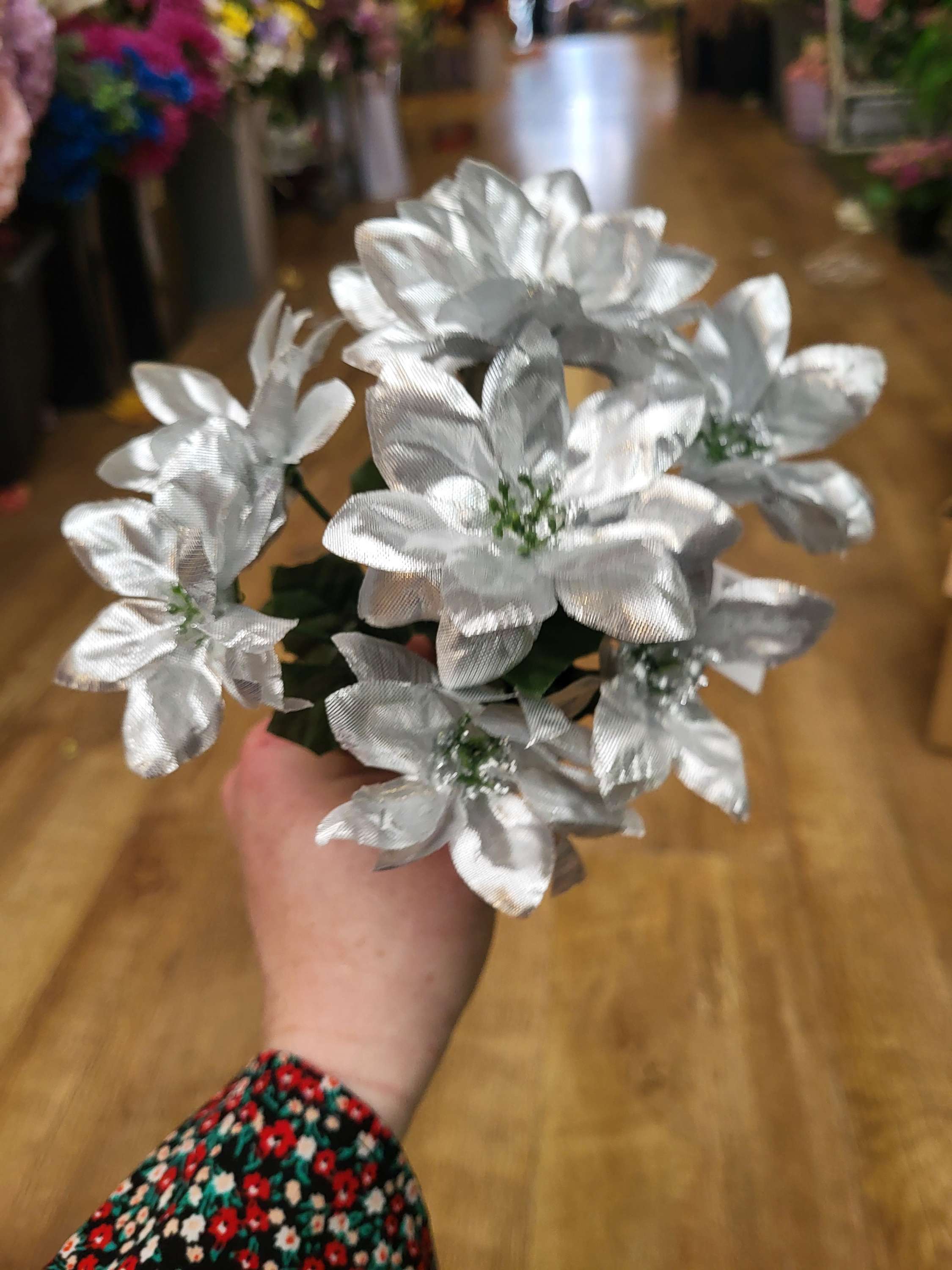 Mini poinsettia bunch - 4 colours available image 10