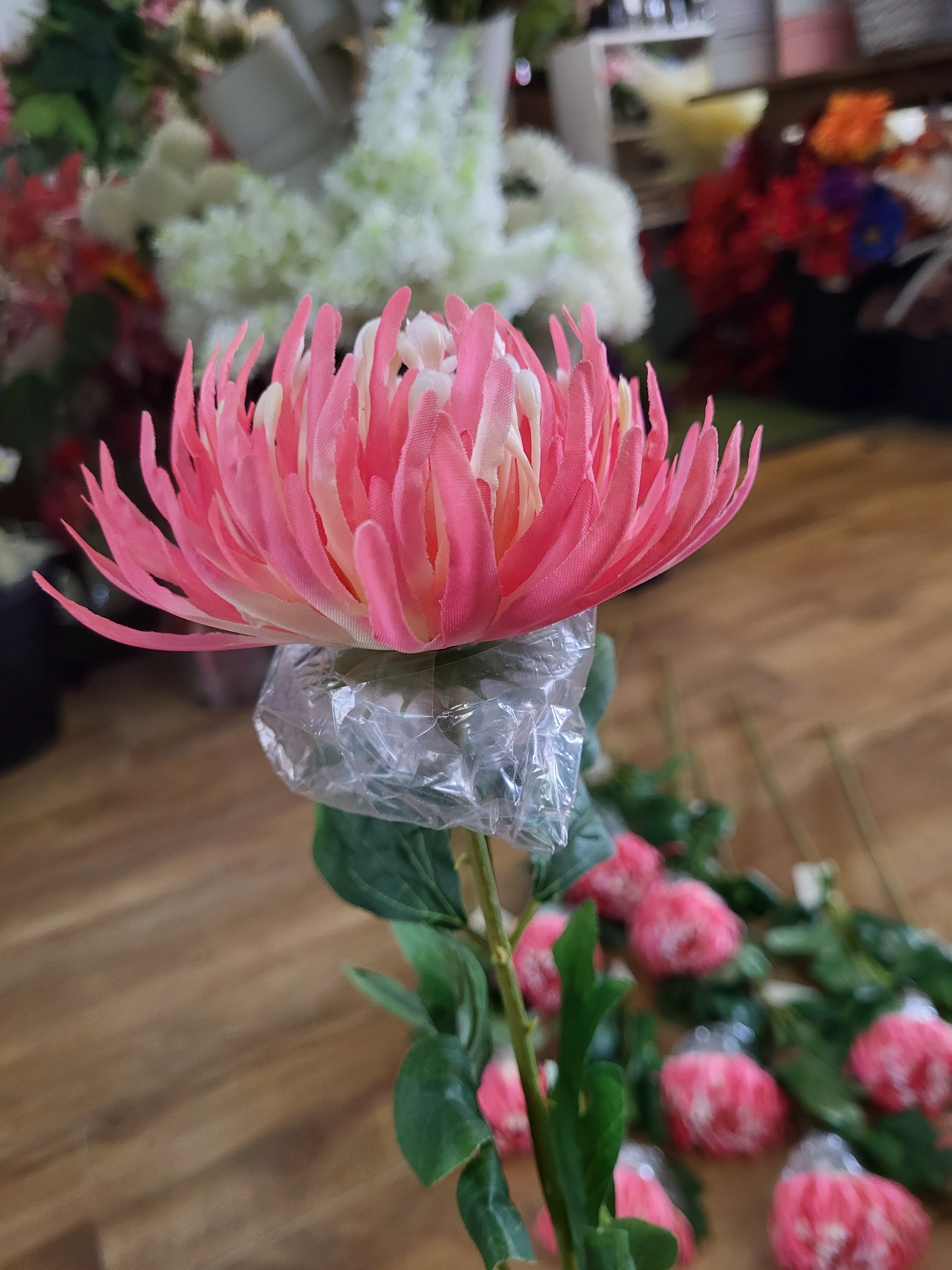 Bundle of 10 long stem pink chrysanthemum image 3