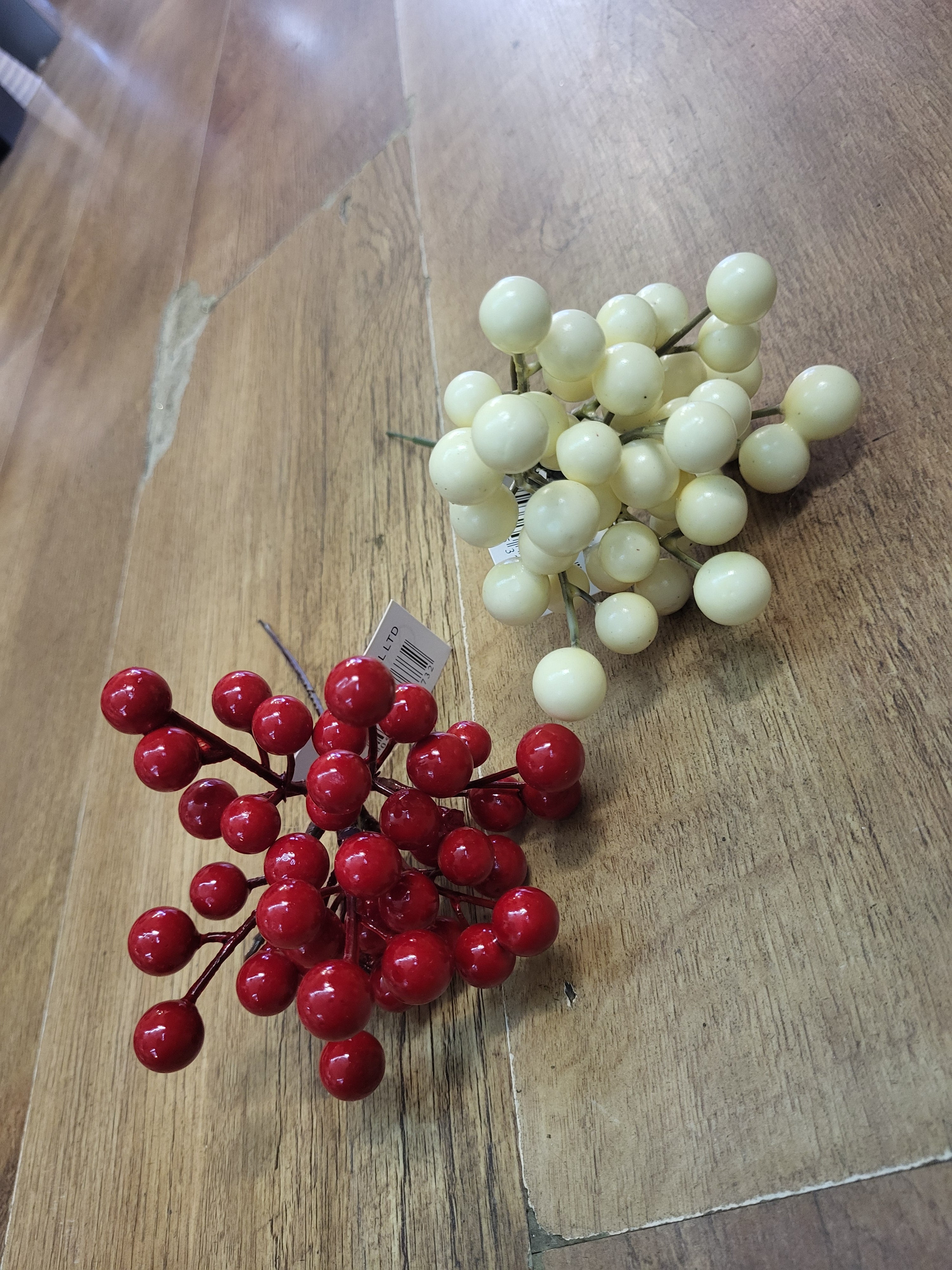 Berry cluster pick - 2 colours available image 0