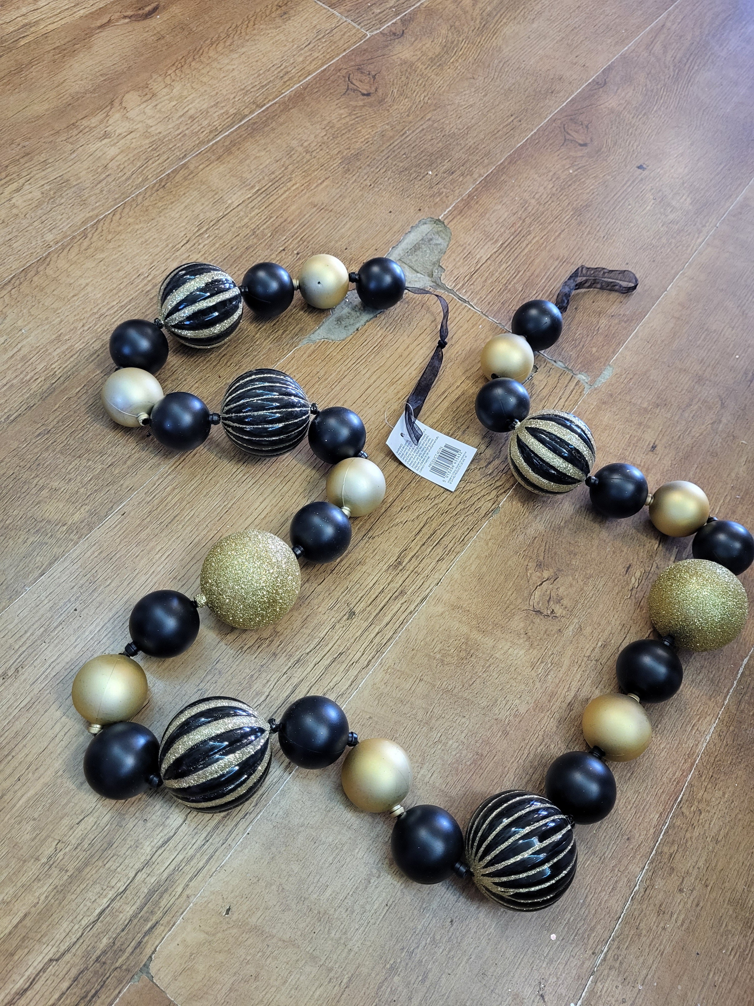 1.8m Black and gold bauble garland image 2