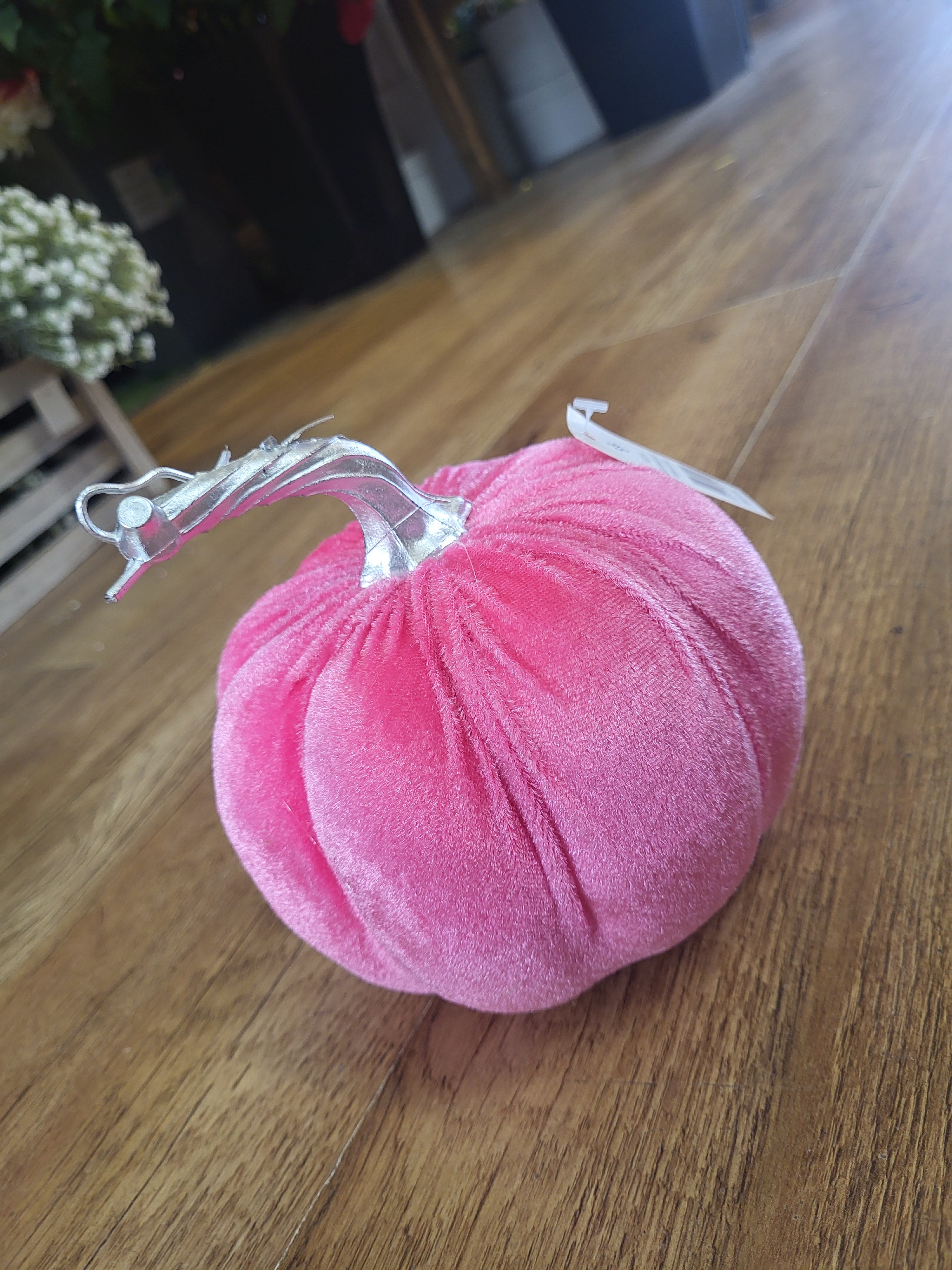 Medium 15cm pink velvet pumpkin image 0
