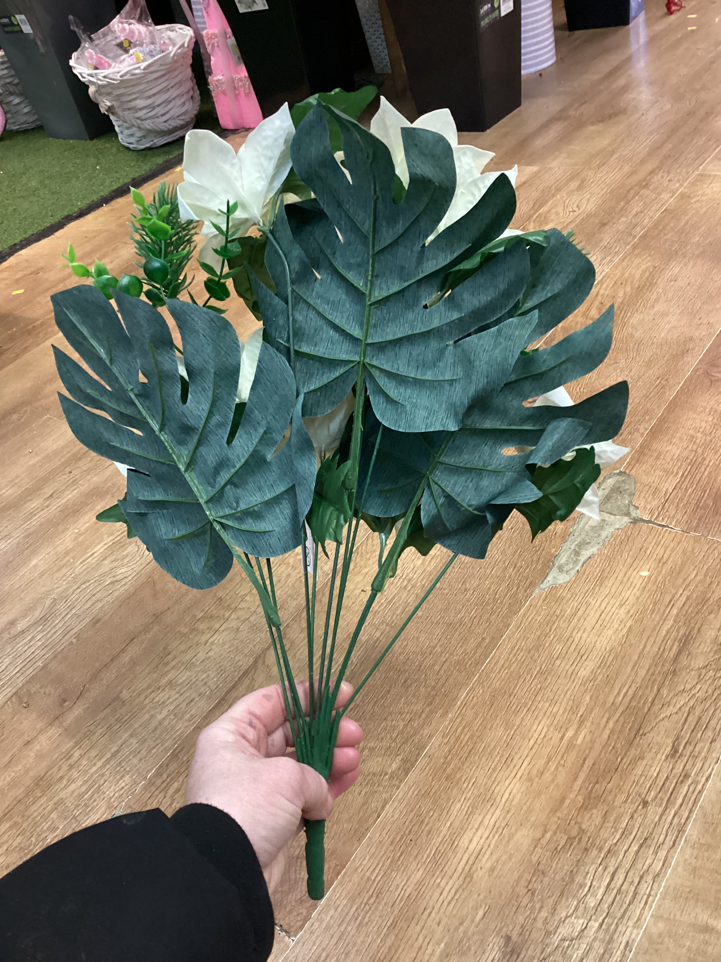 Flat back poinsettia bunch - cream image 4