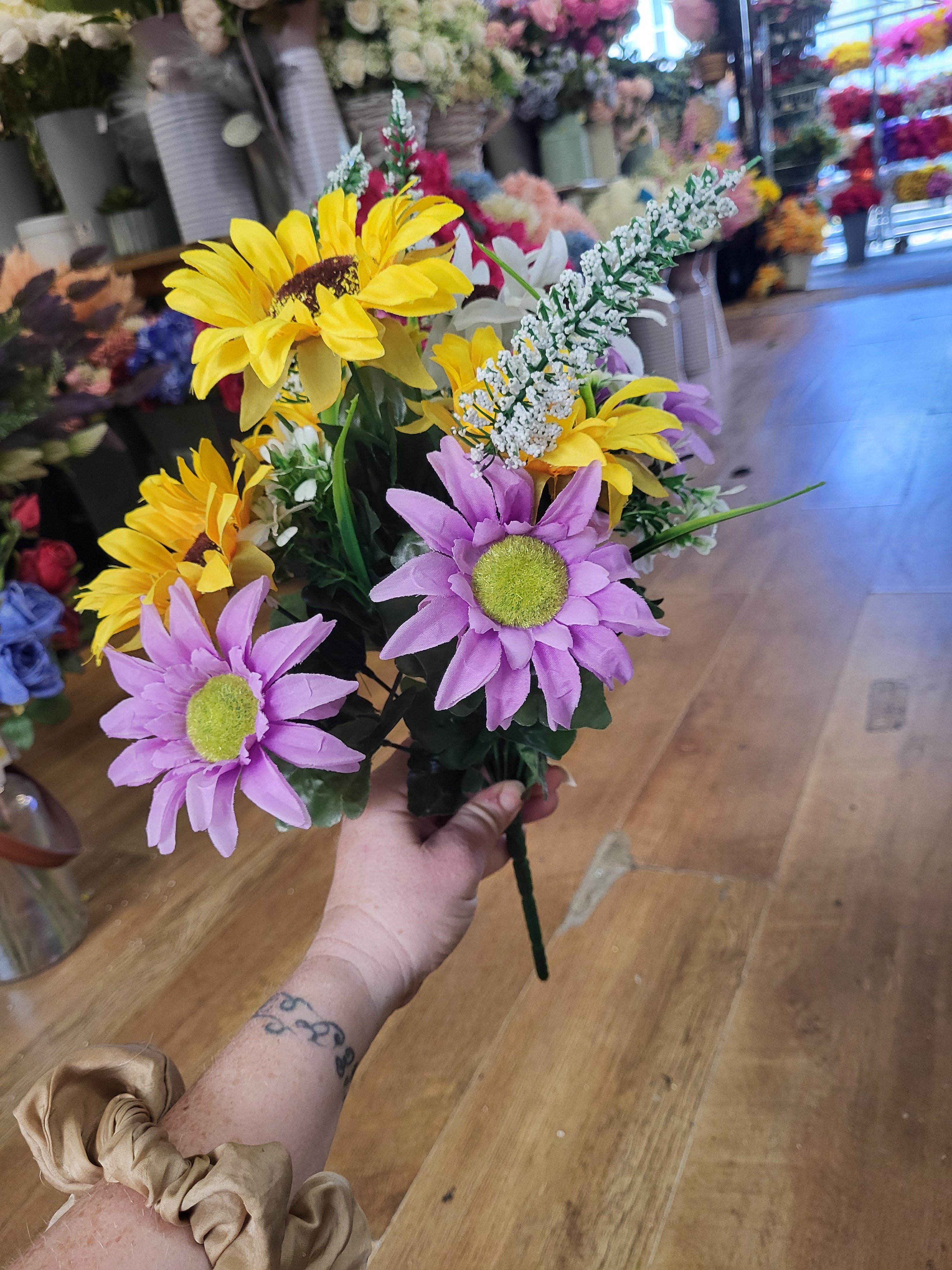 Sunflower mixed bouquet  - 2 colours available image 6