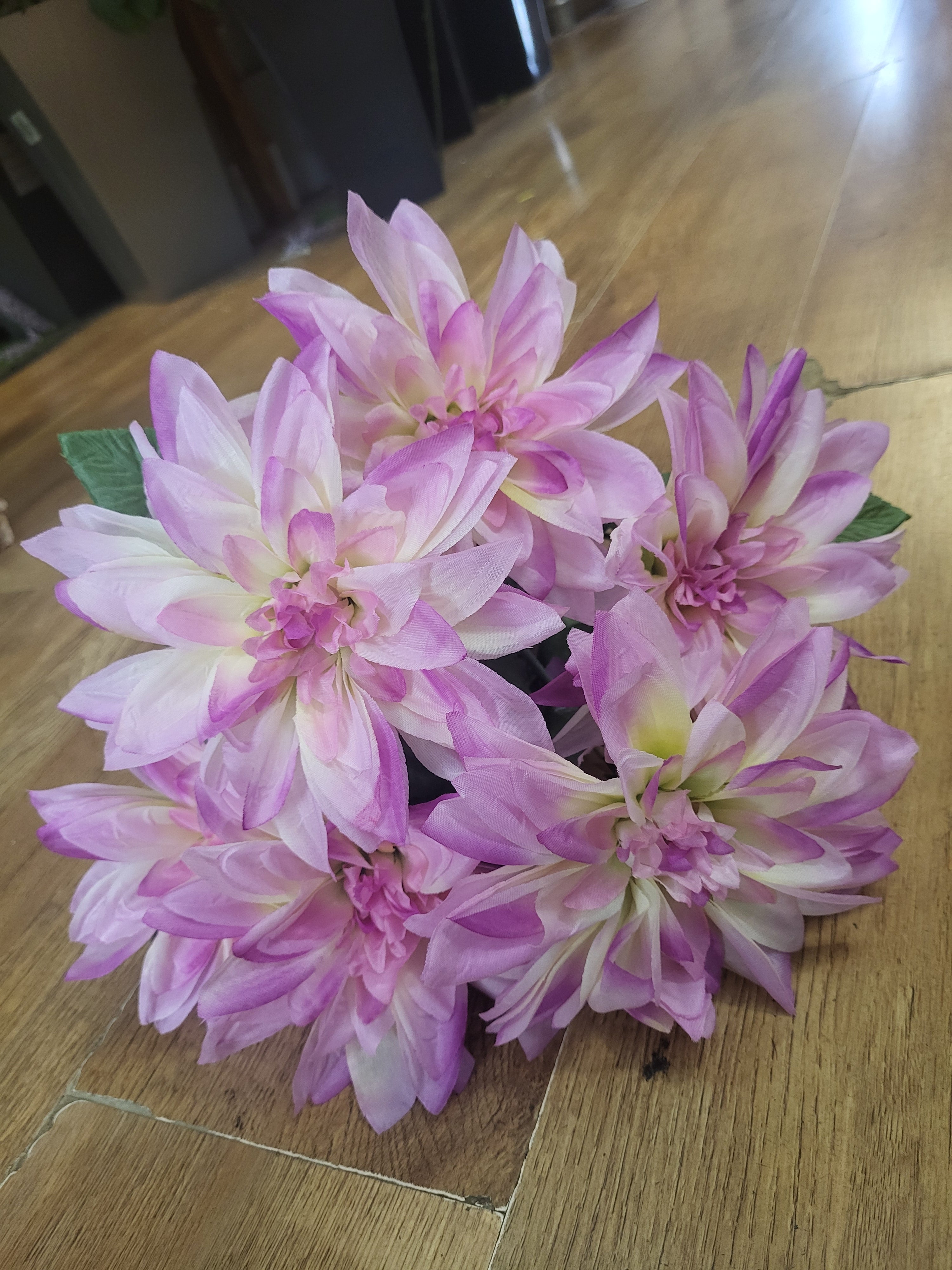 Large 7 headed lilac and ivory monarch dahlia bunch image 2