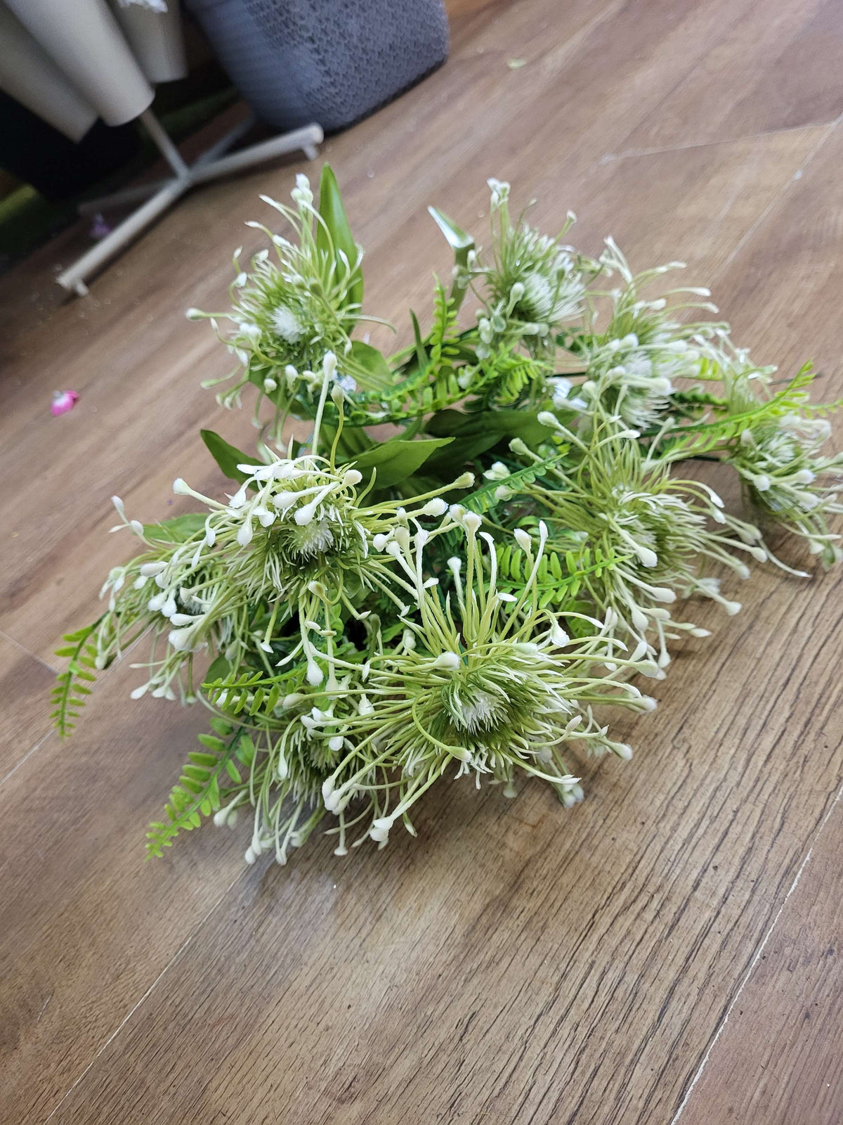 Large 12 headed green/white protea bunch image 6