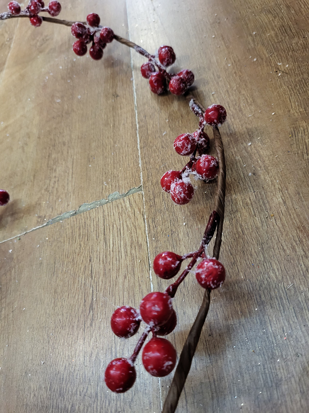 Frosted red berry garland  image 1