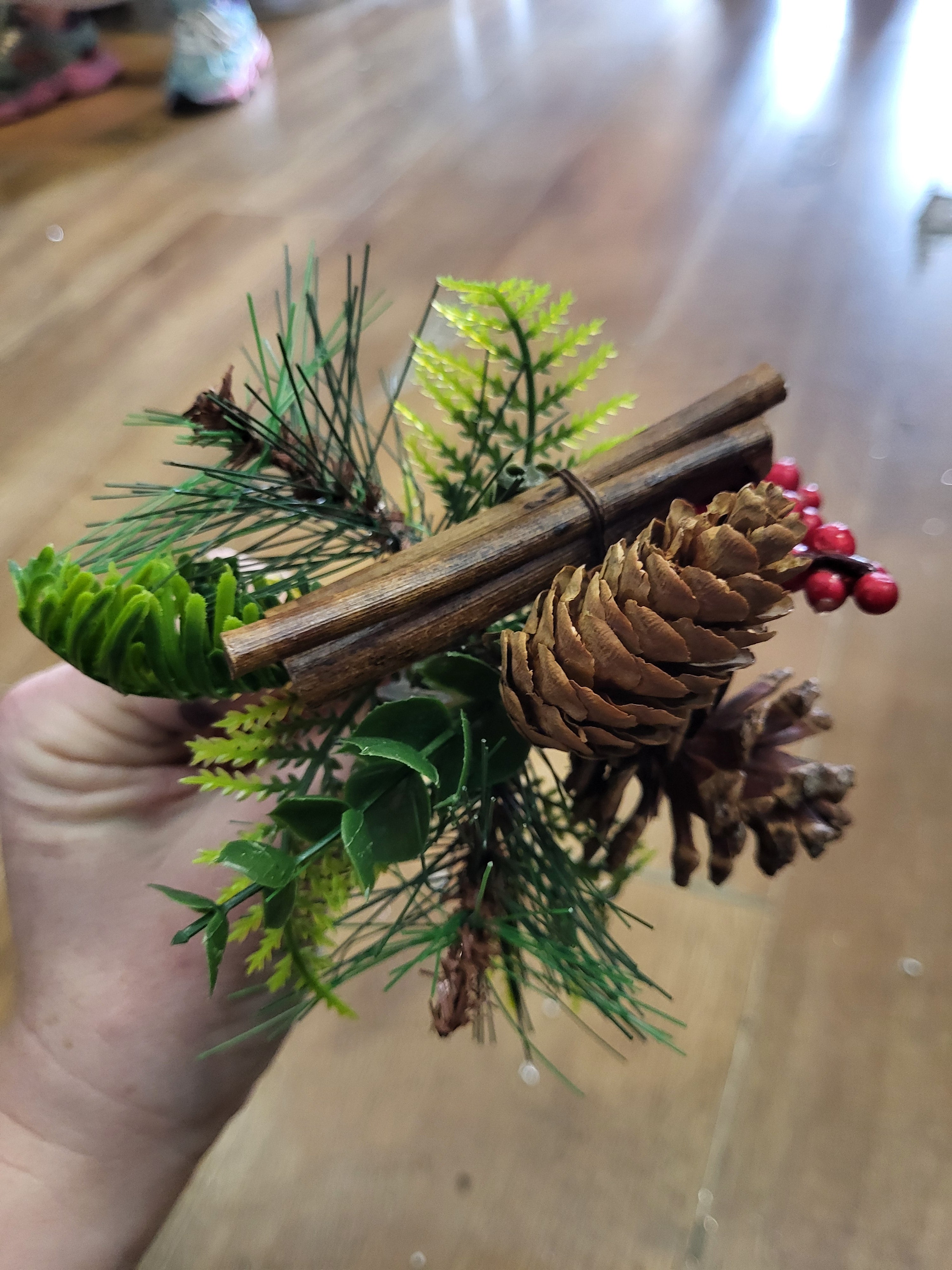 Mixed cones and berries/foliage pick  image 2