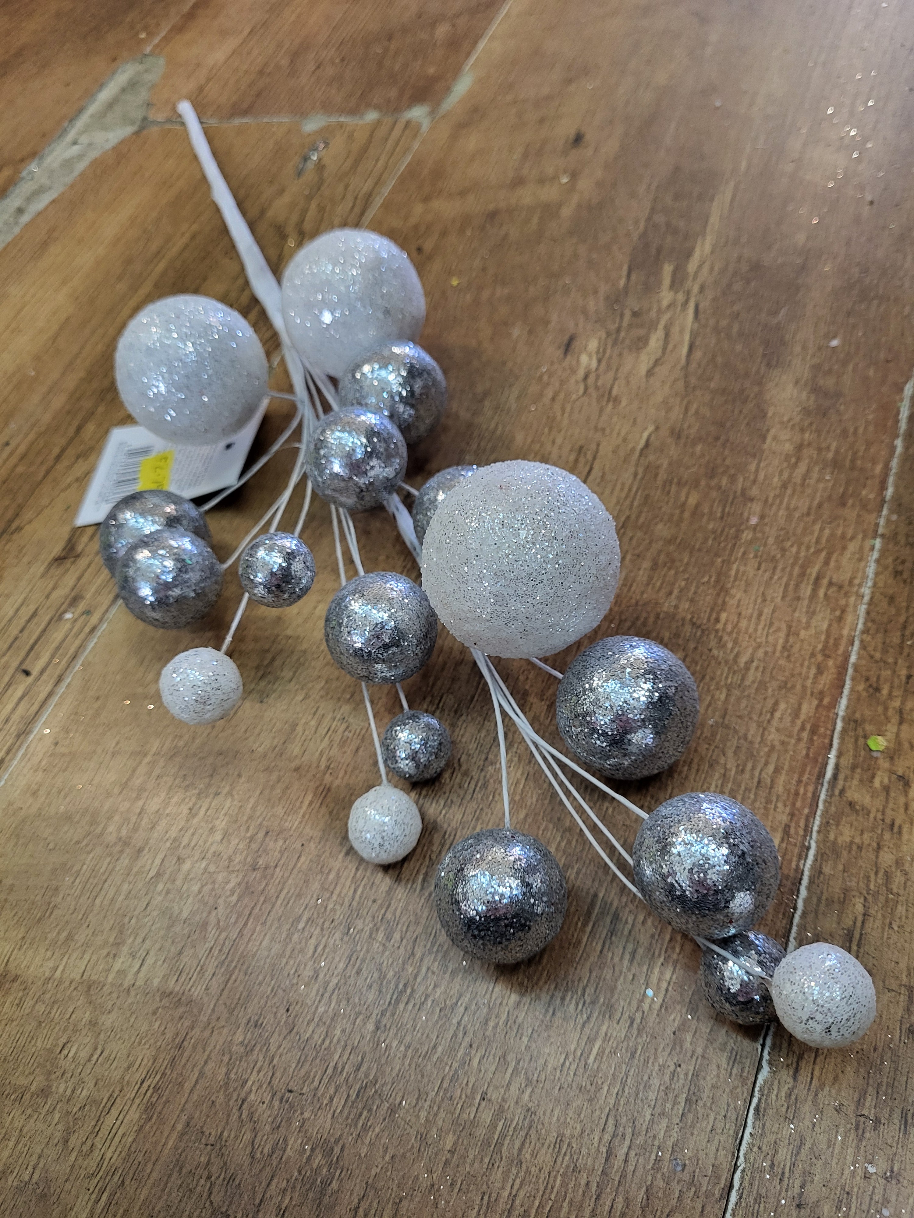 White and silver glitter ball spray image 2