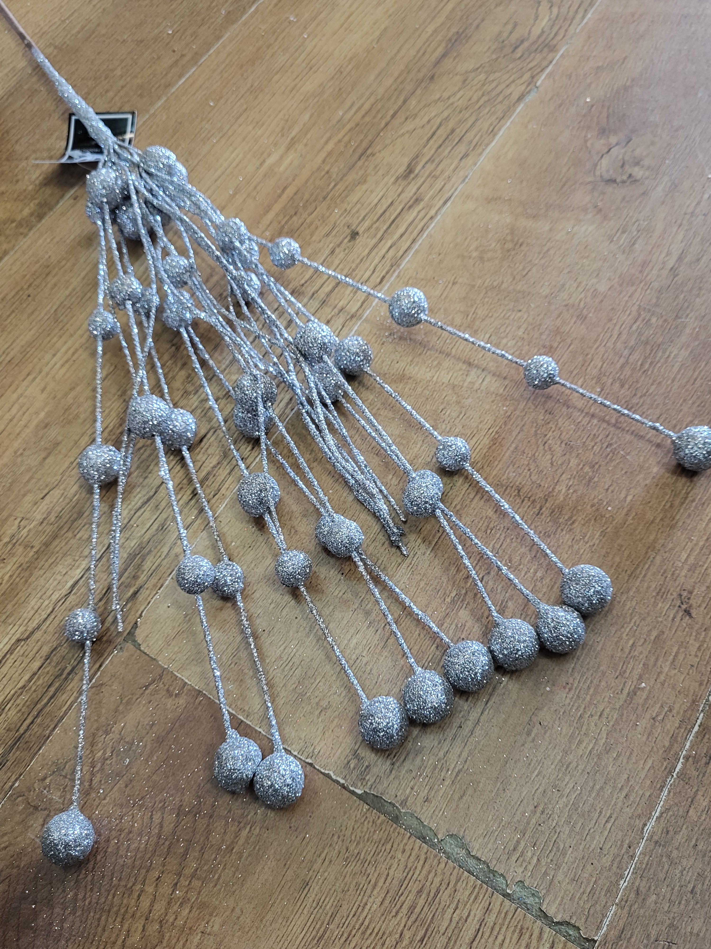 Silver sparkly wavy ball spray image 0