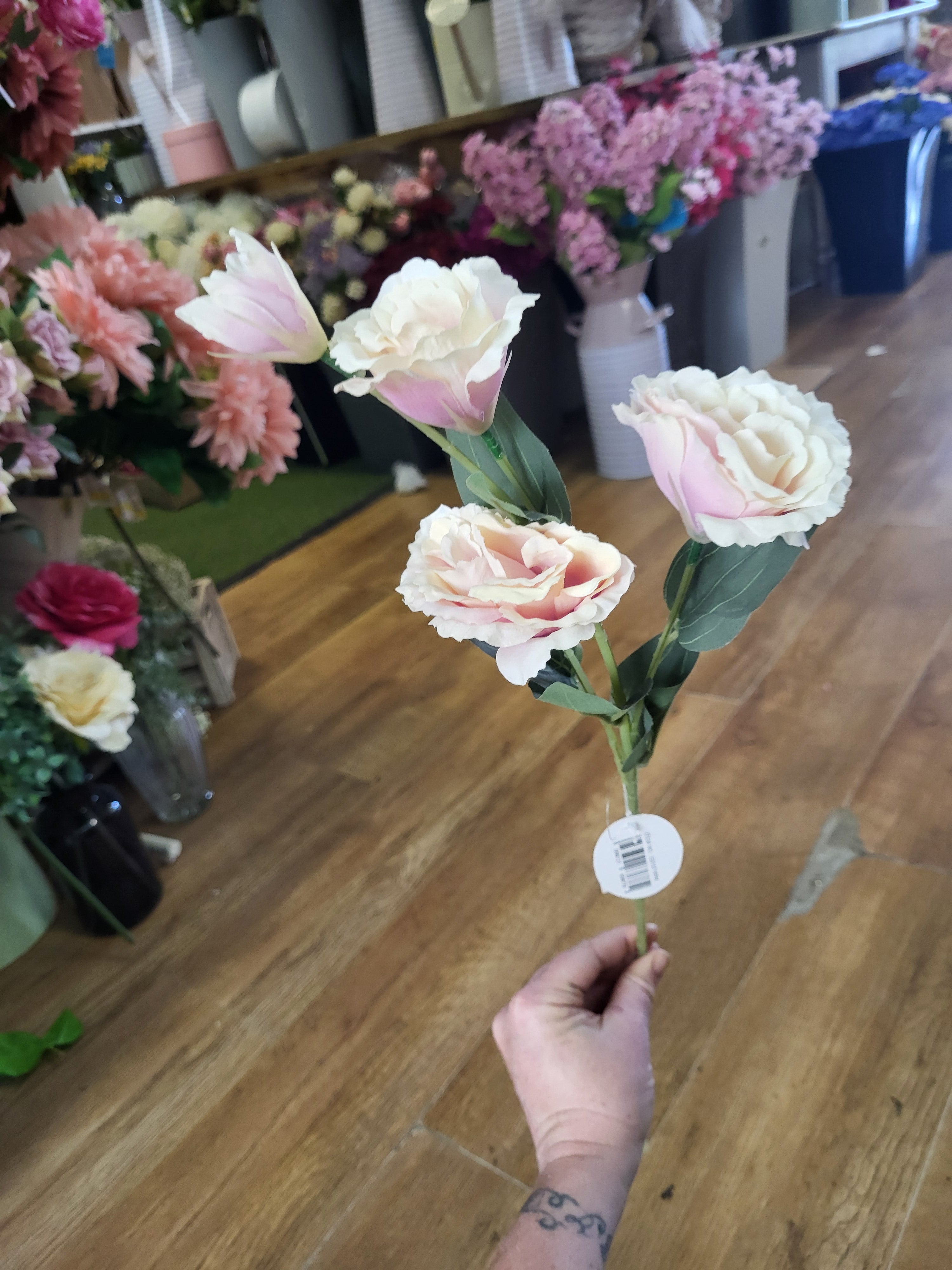 Long stem pale pink lisianthus  image 3