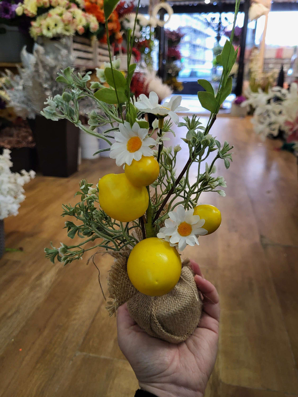 35cm lemons and daisies with foliage in burlap spring arrangement image 4