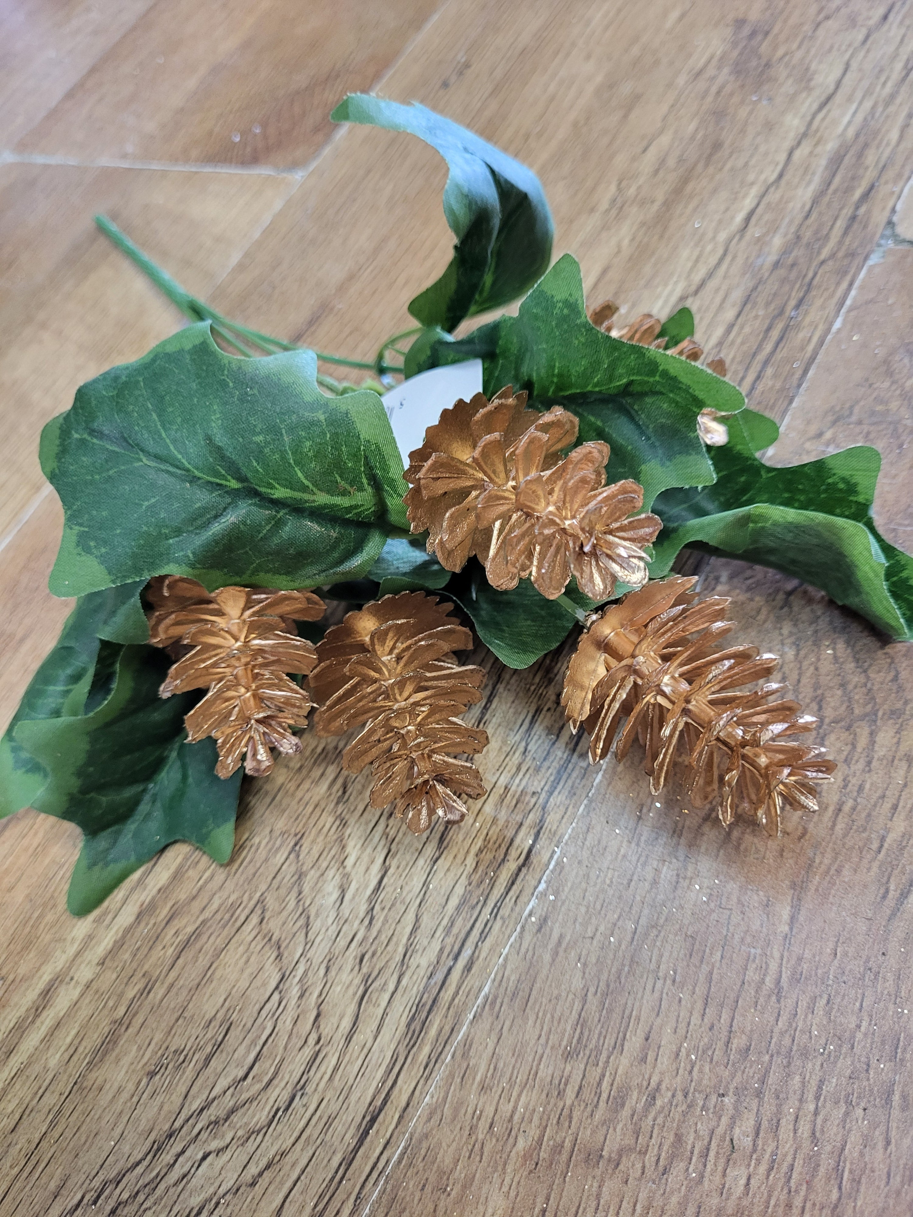 Plain holly leaves with metallic cones  - 3 colours available image 6