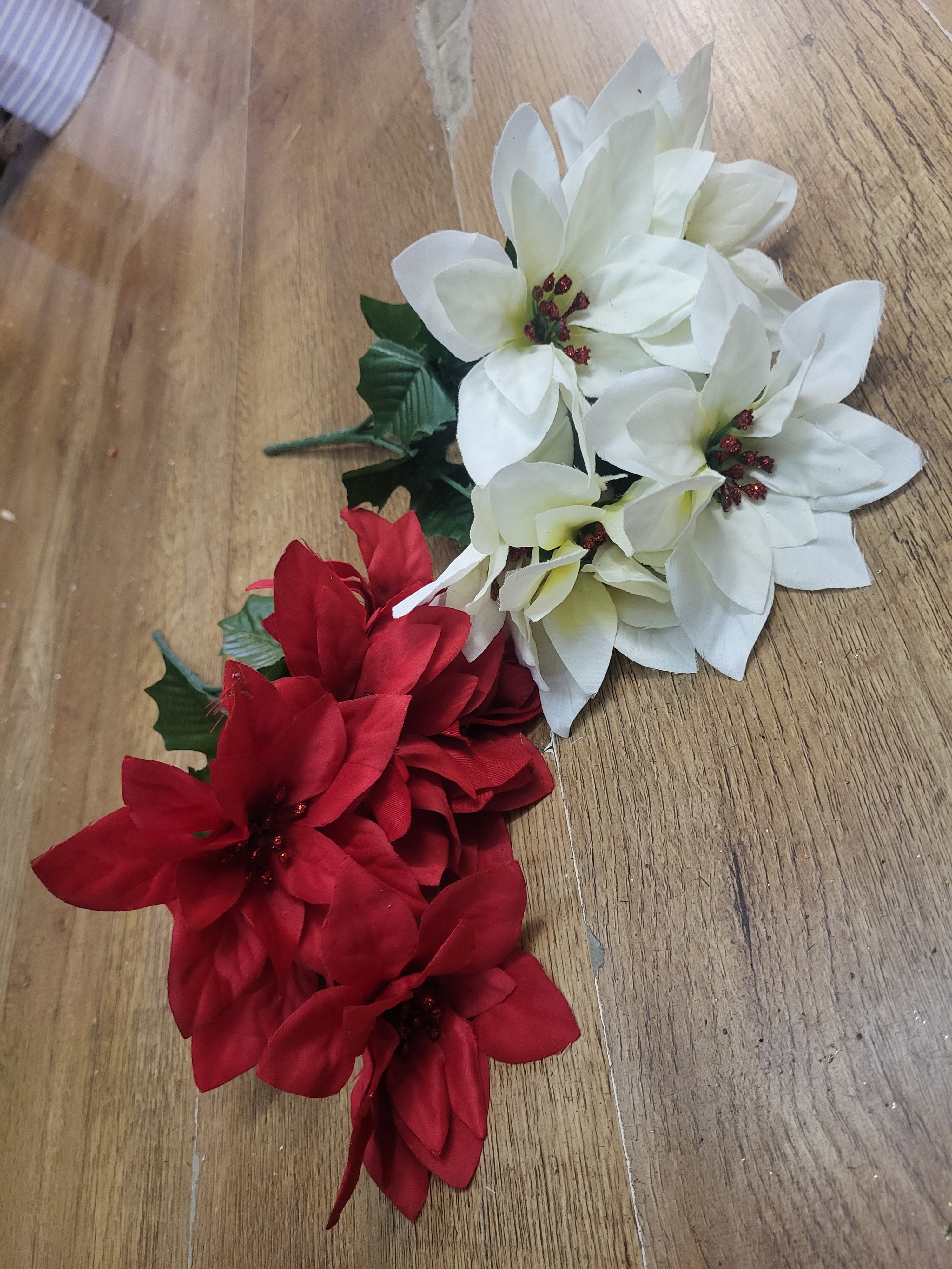 Glitter centred poinsettia bunch  - 2 colours available image 0