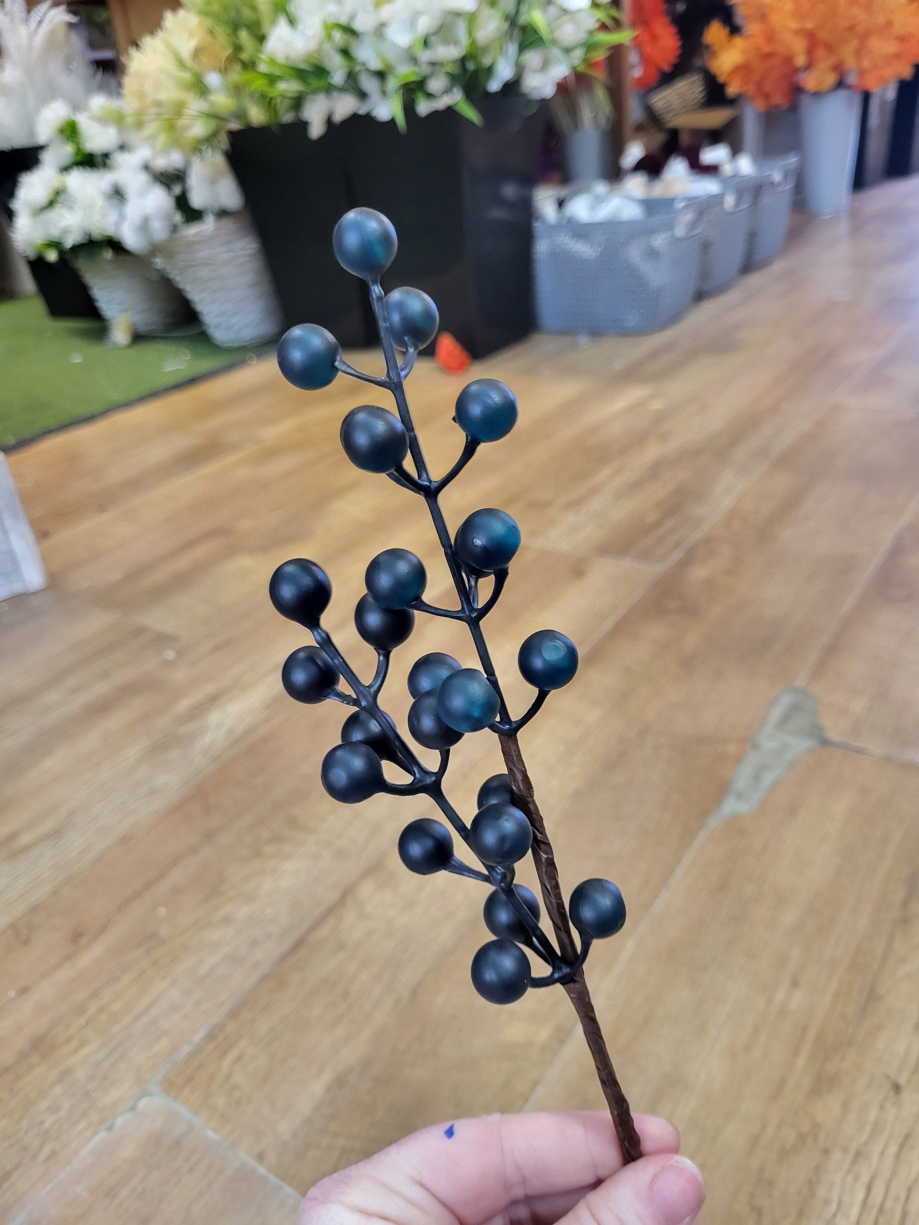 Black and green berry pick  image 2