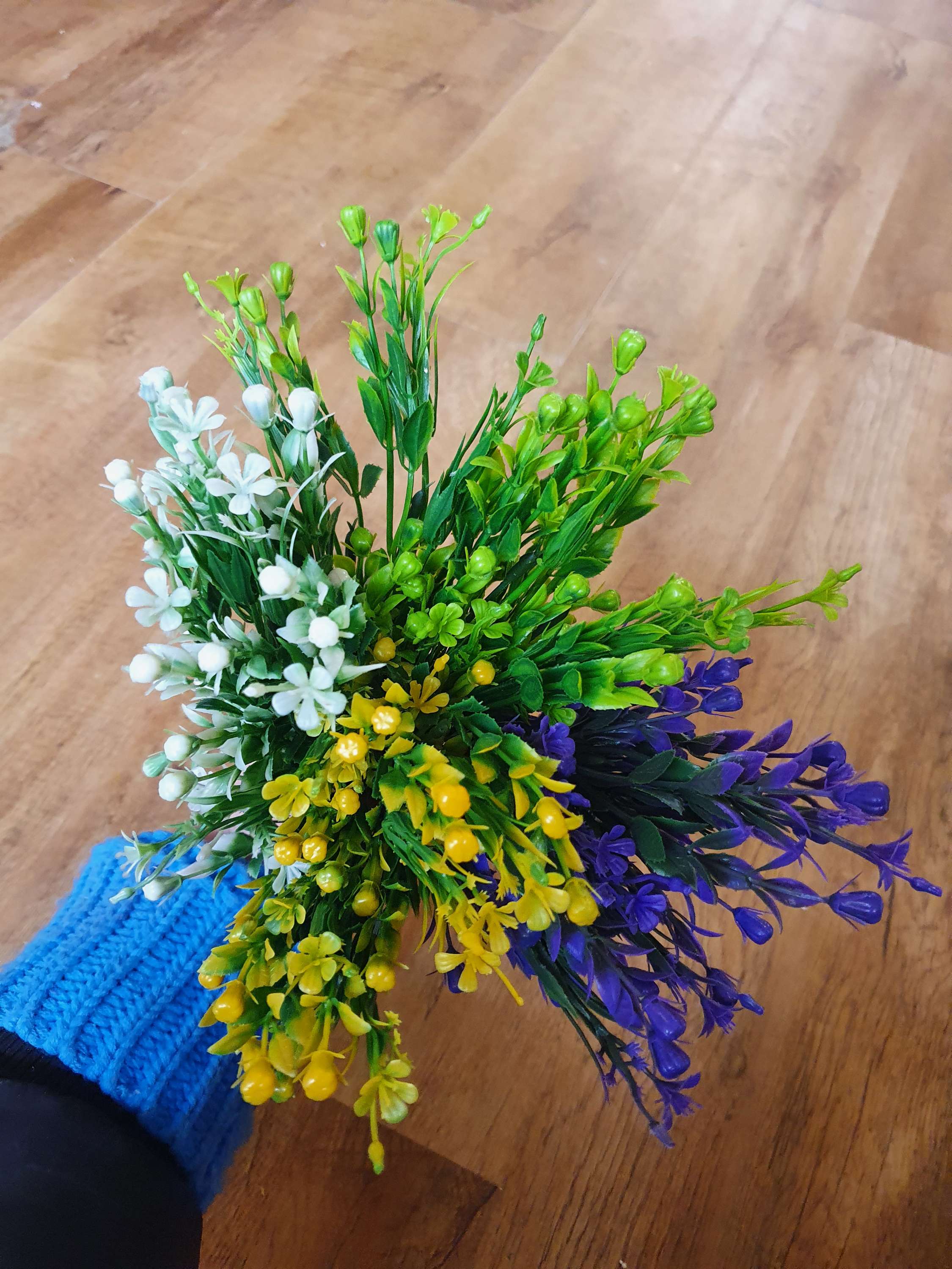 Sale! Plastic filler with buds - 4 colours image 0