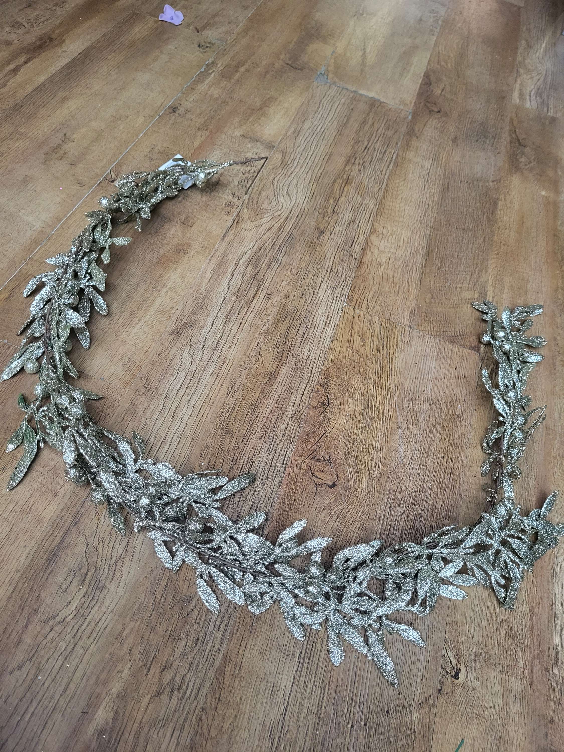 Champagne gold glittered mistletoe garland  image 7