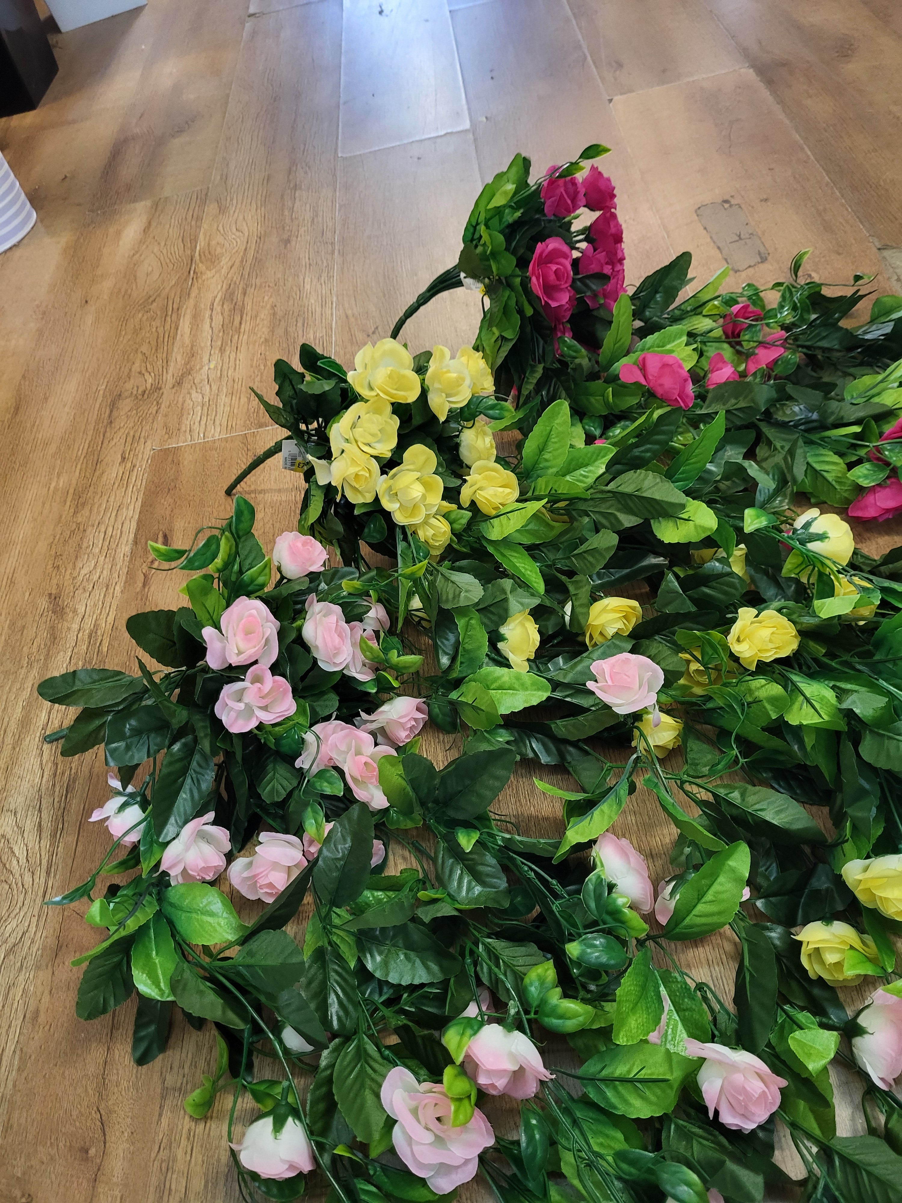 Hanging 80cm bushy rose trailer - 3 colours available image 1