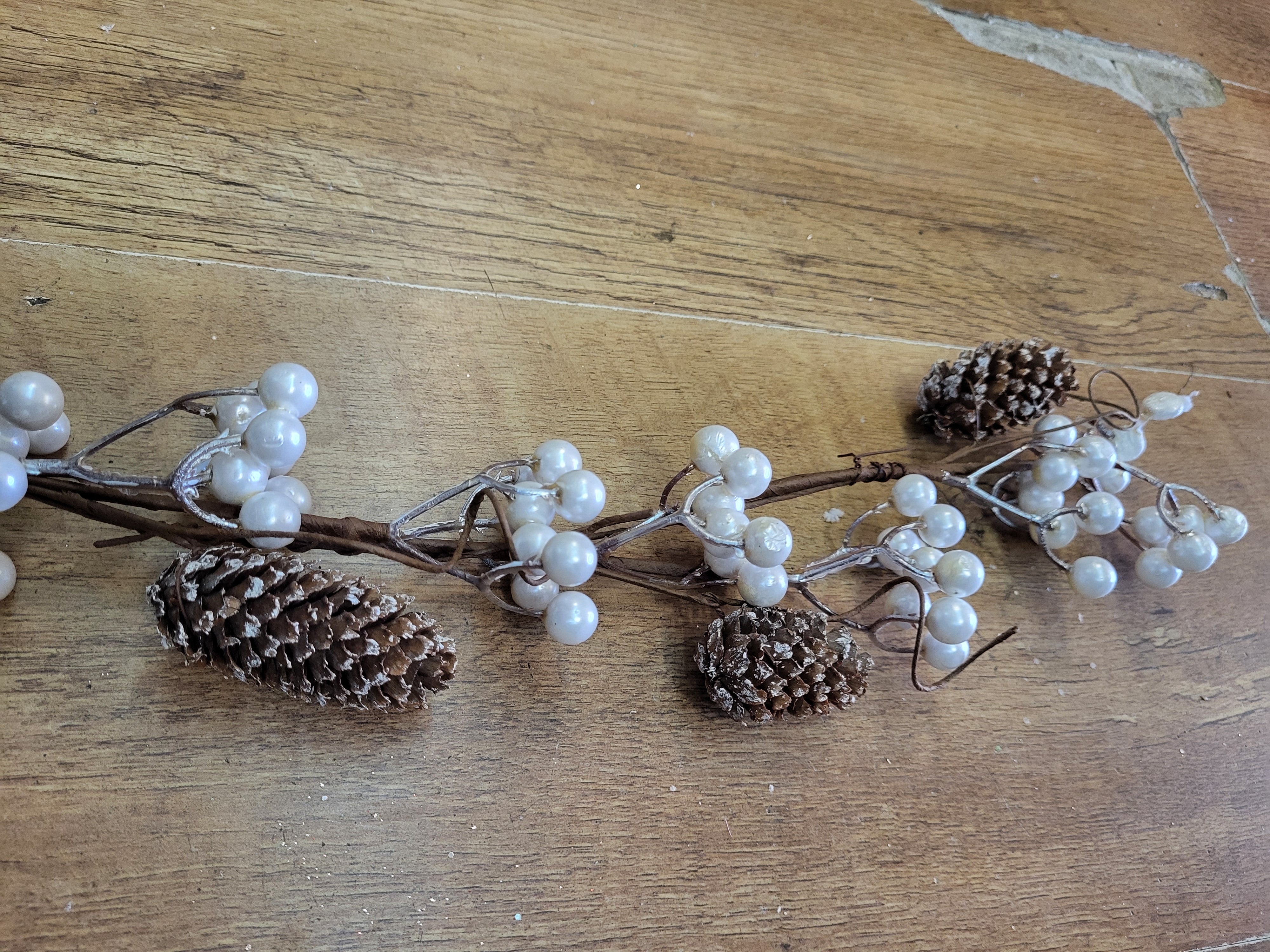1.2m pearly berry and cone garland image 1