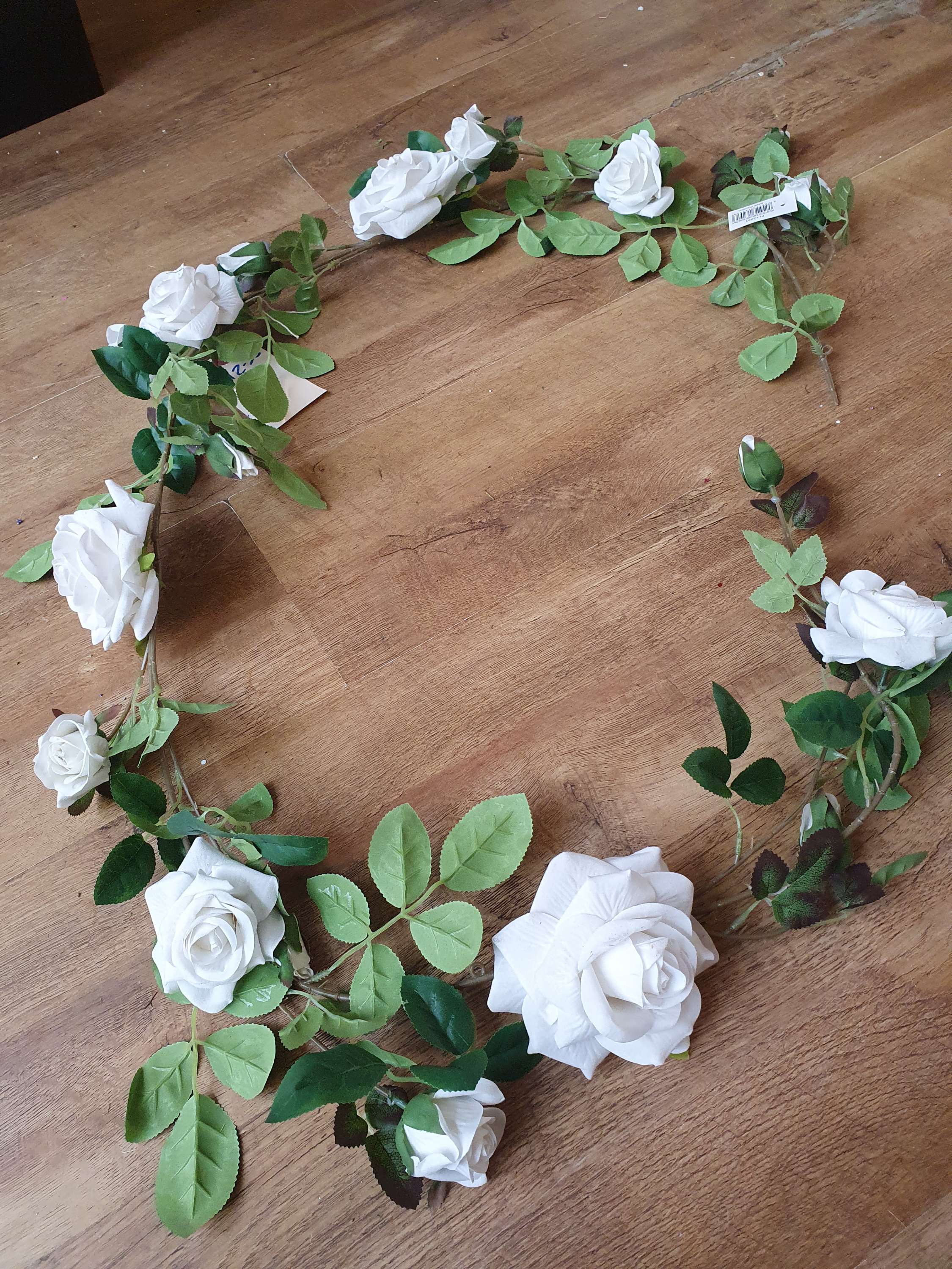 White velvet rose garland  image 1