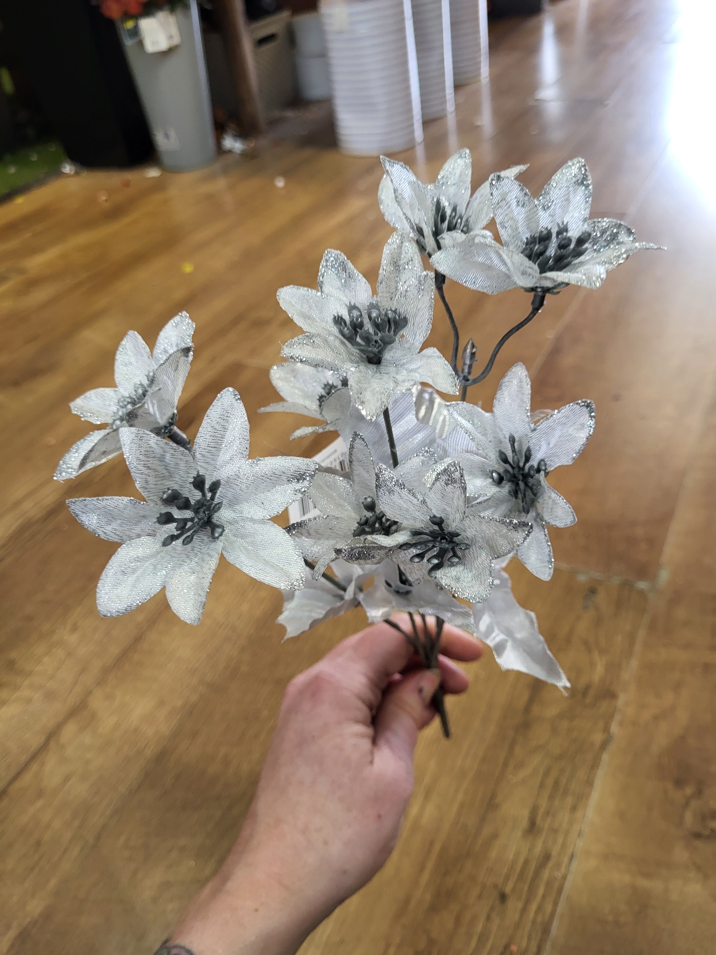 Metallic mini poinsettia bunch - 2 colours available image 3