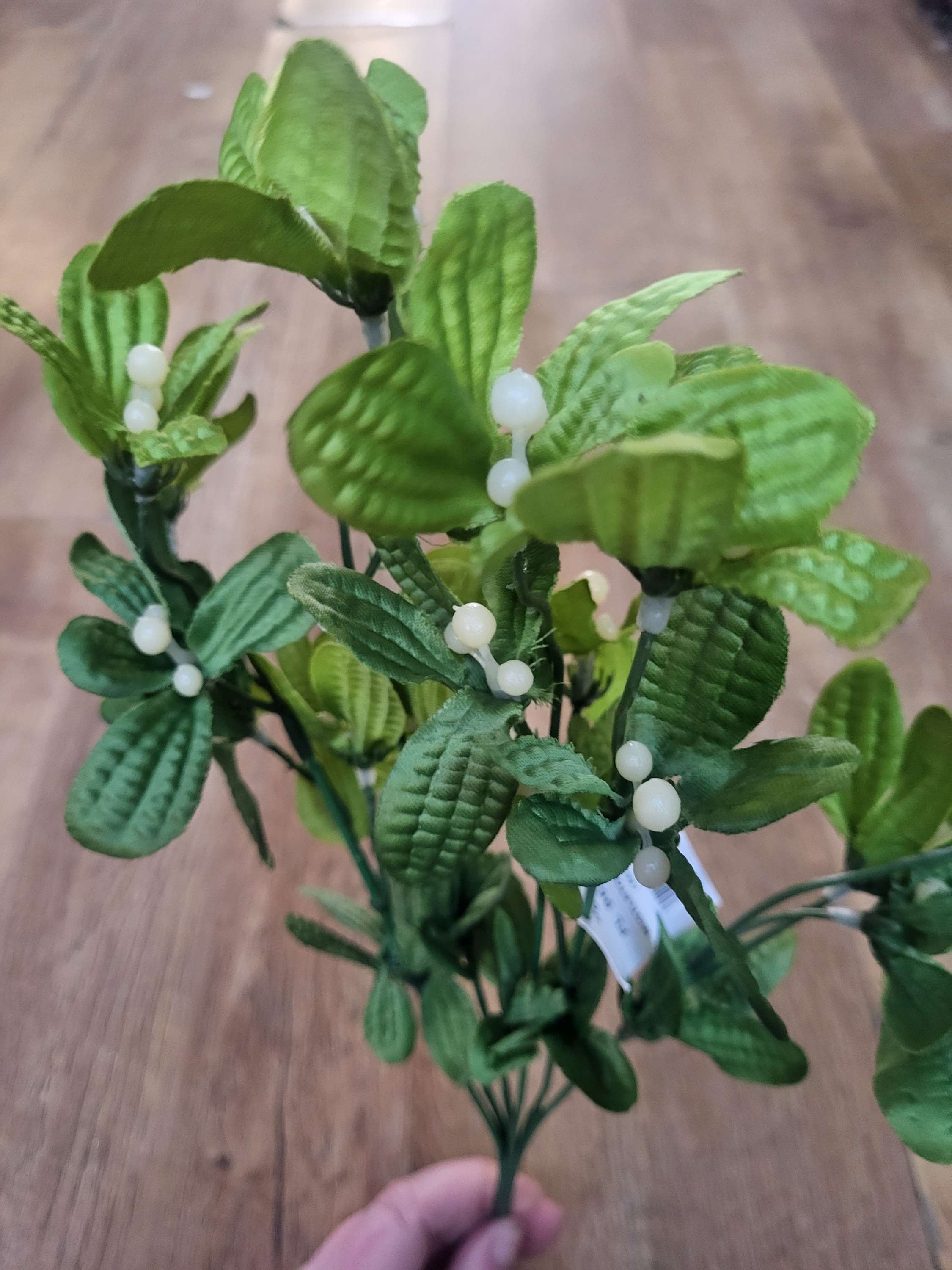 Multi toned mistletoe bunch image 3