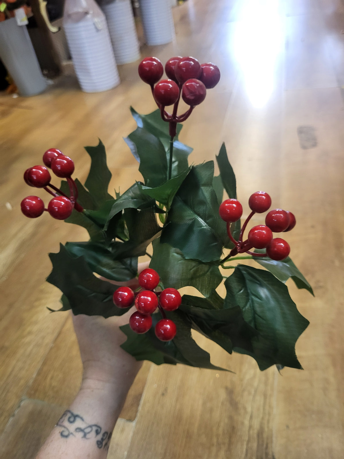 Plain green Holly bunch  image 2