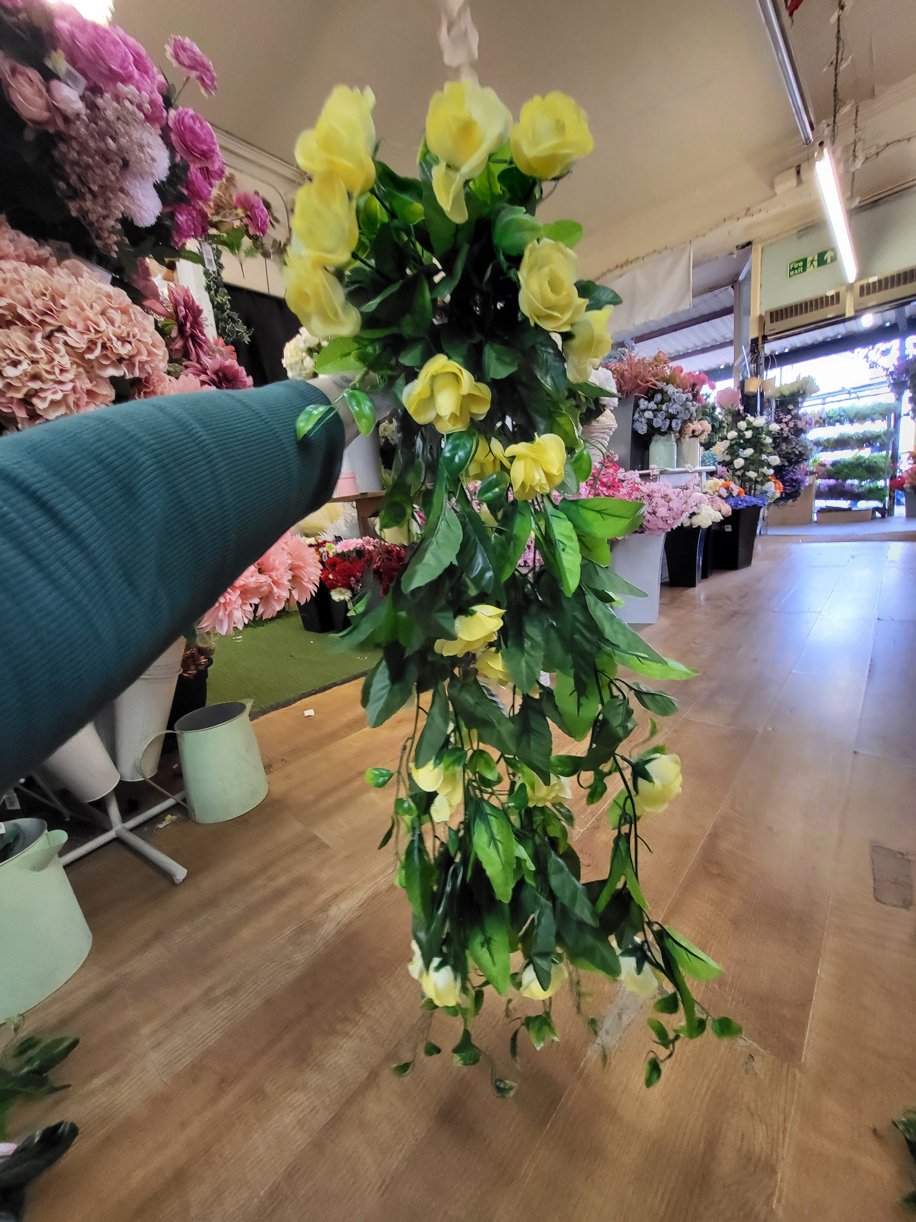 Hanging 80cm bushy rose trailer - 3 colours available image 4
