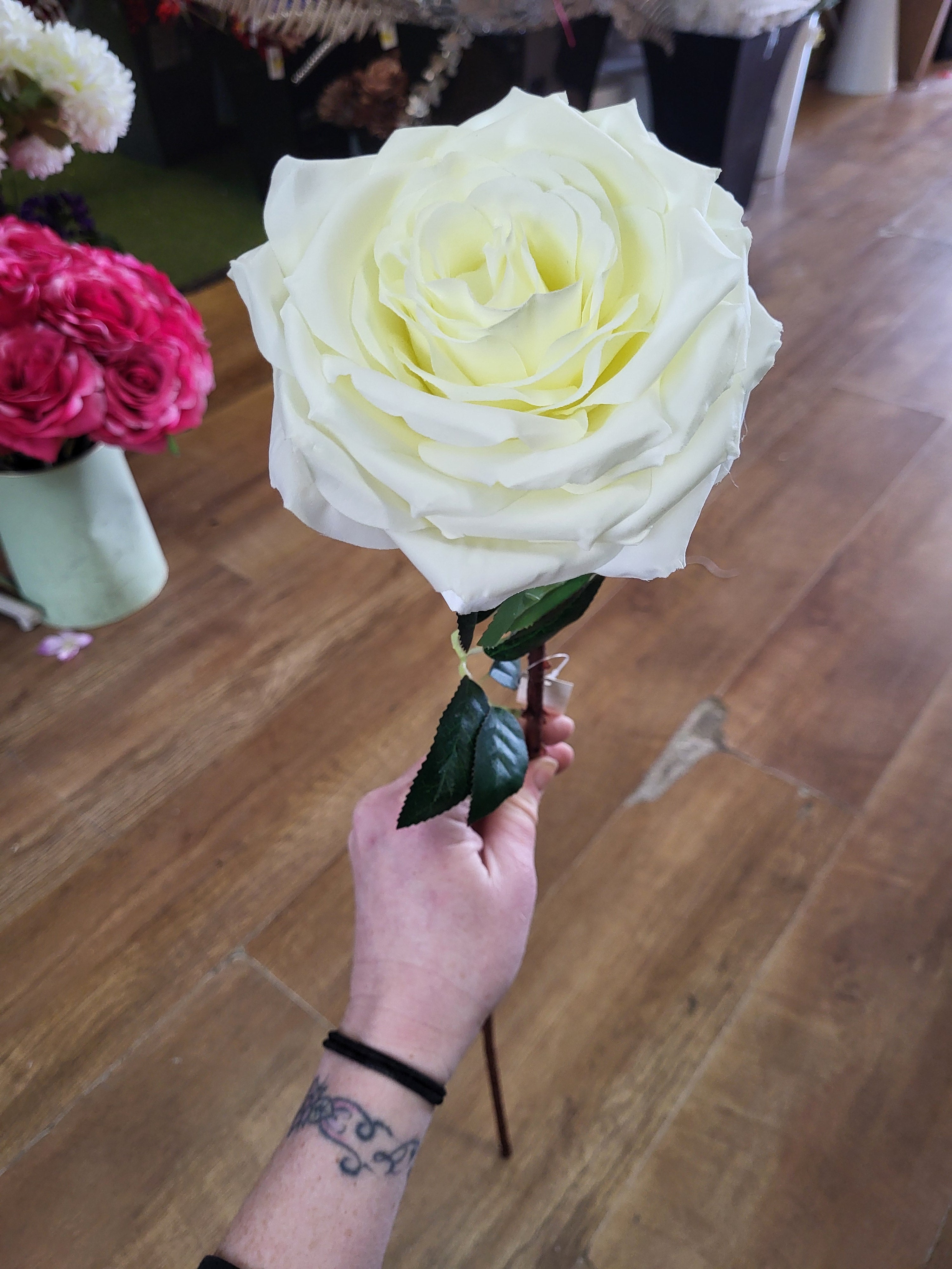 Long stem cream Marie rose image 4